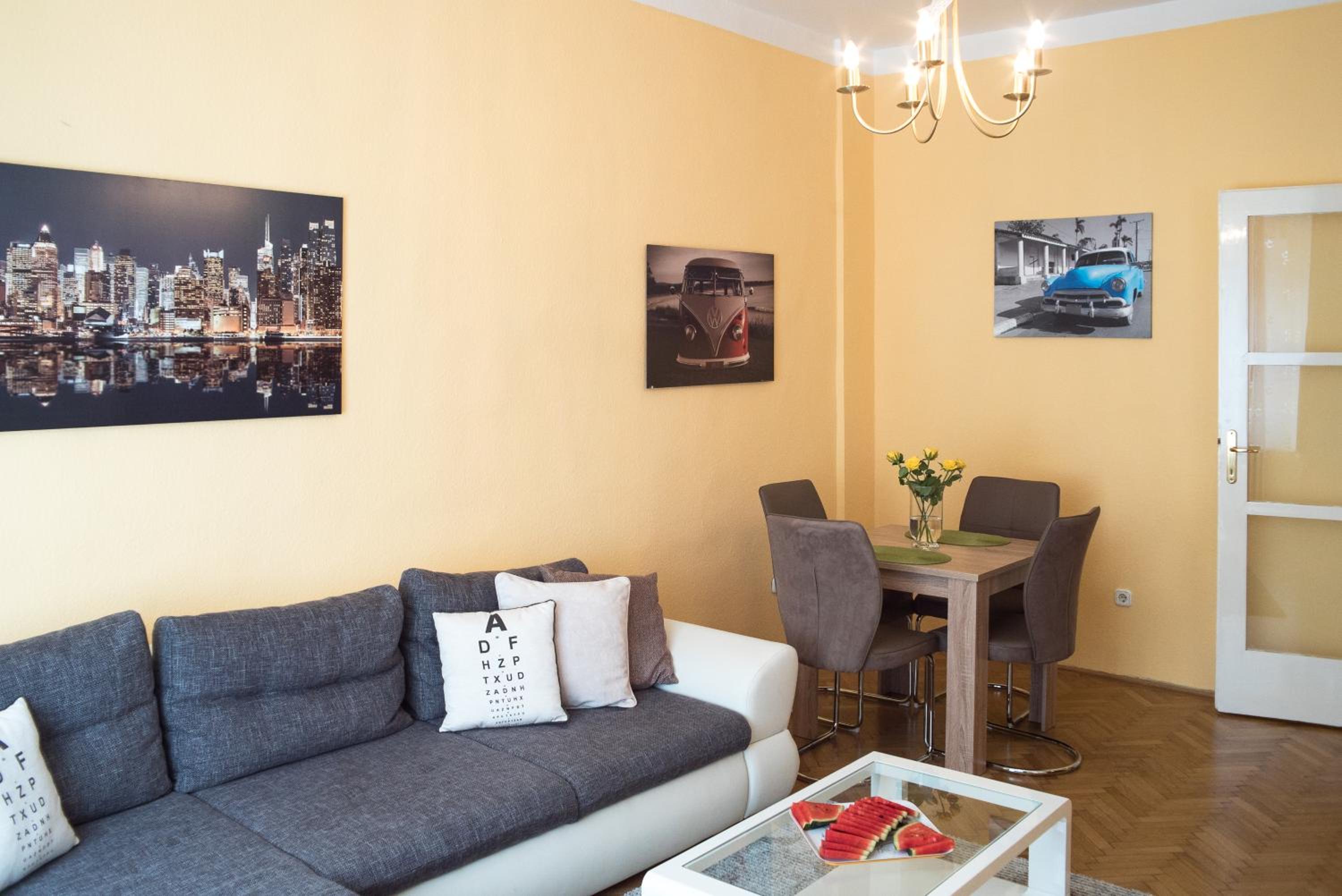 Rebecca Apartment next to Synagogue