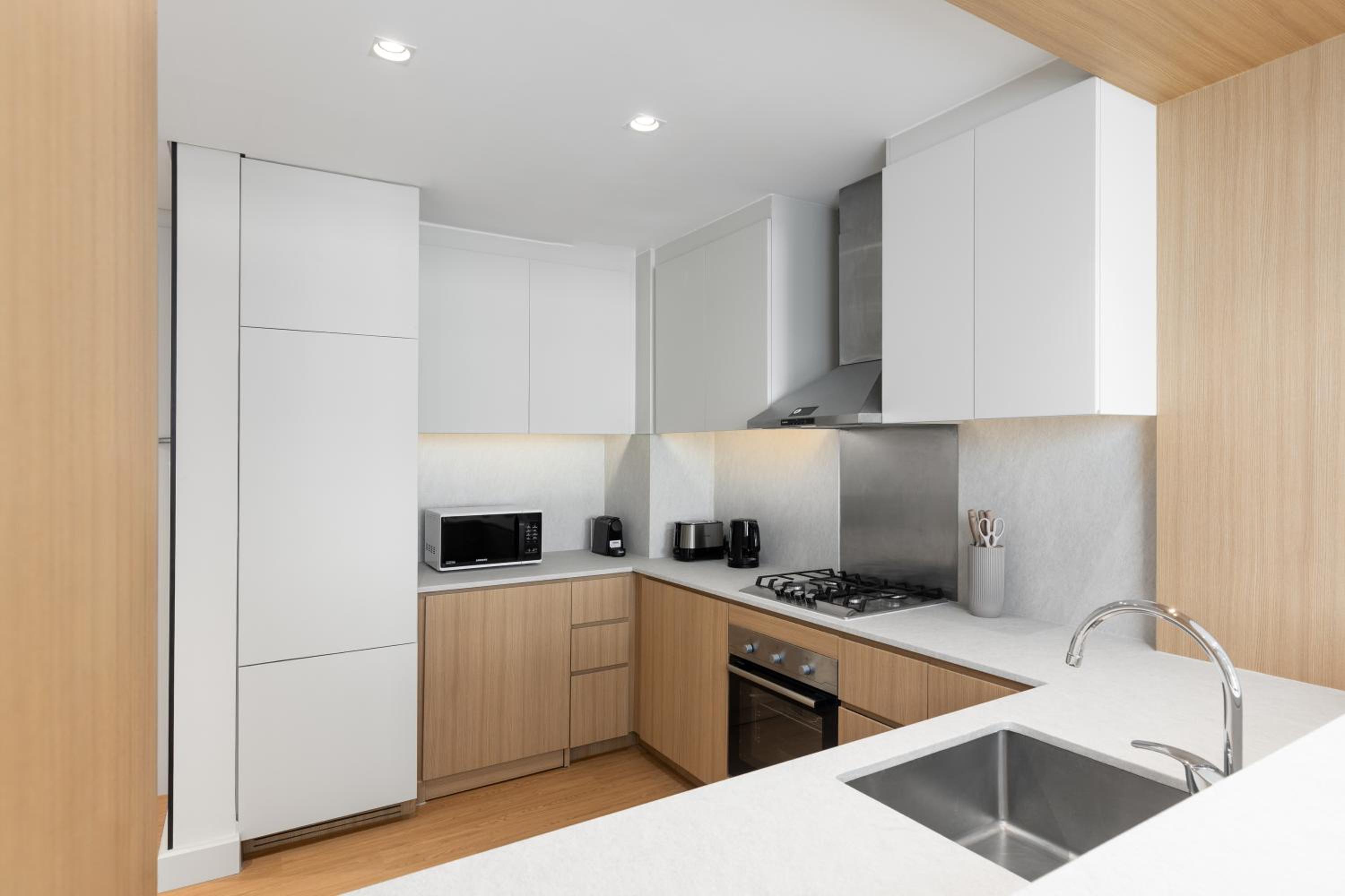Maison Privee - Chic Downtown Living with Dubai Cityscape Views