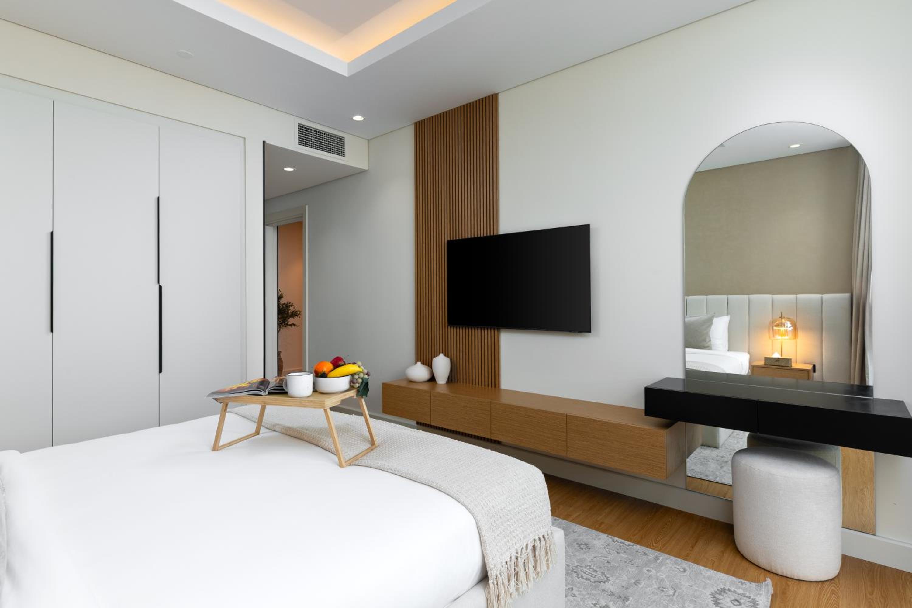 Maison Privee - Chic Downtown Living with Dubai Cityscape Views