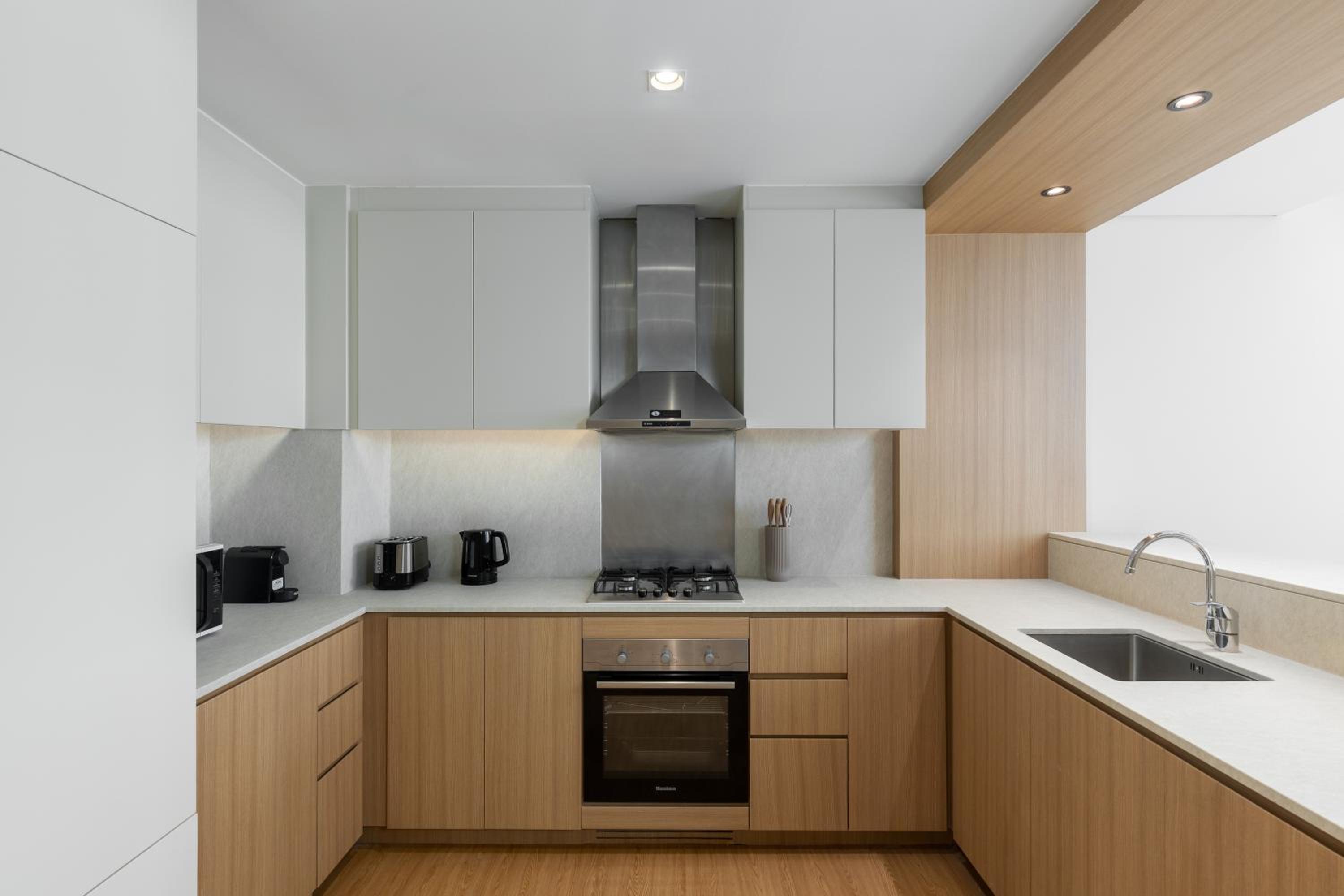 Maison Privee - Chic Downtown Living with Dubai Cityscape Views