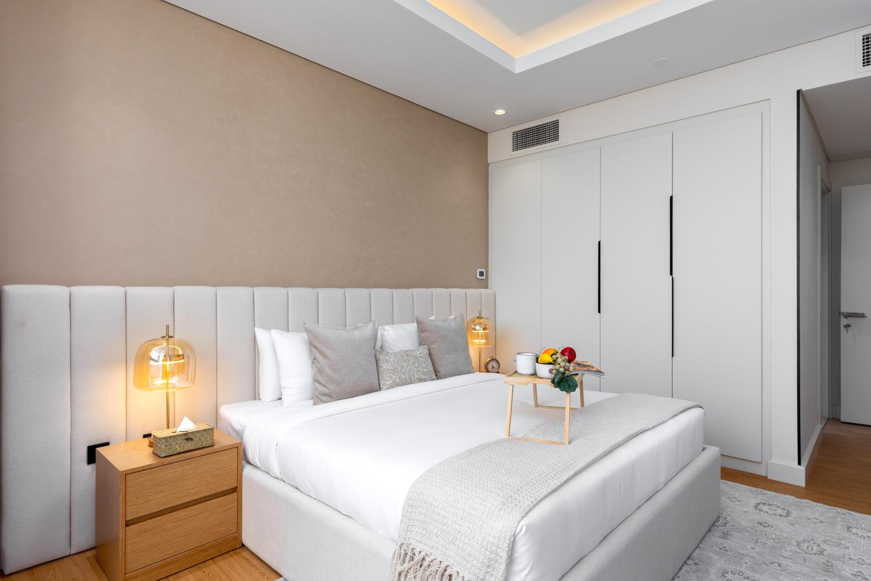 Maison Privee - Chic Downtown Living with Dubai Cityscape Views