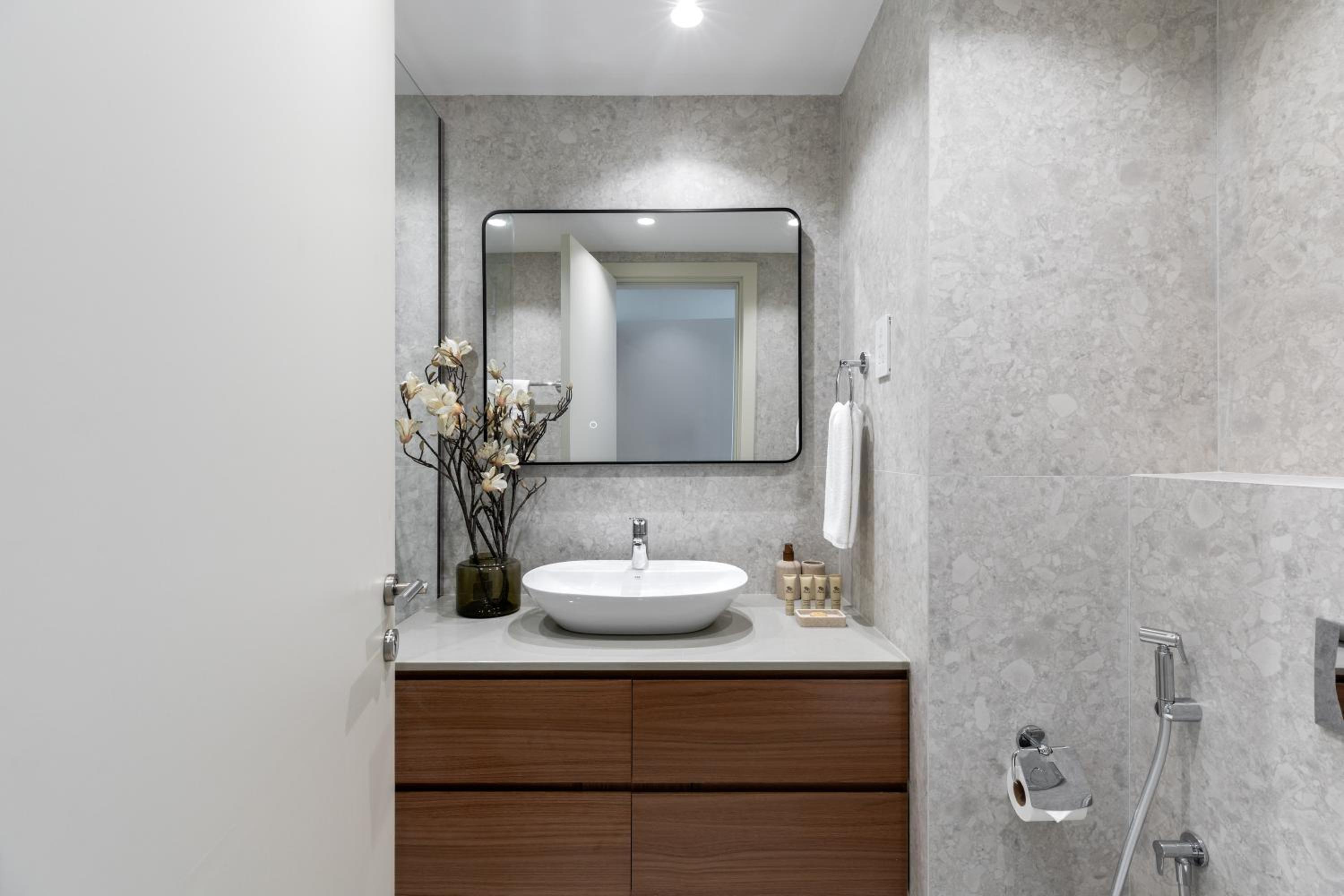 Maison Privee - Chic Downtown Living with Dubai Cityscape Views