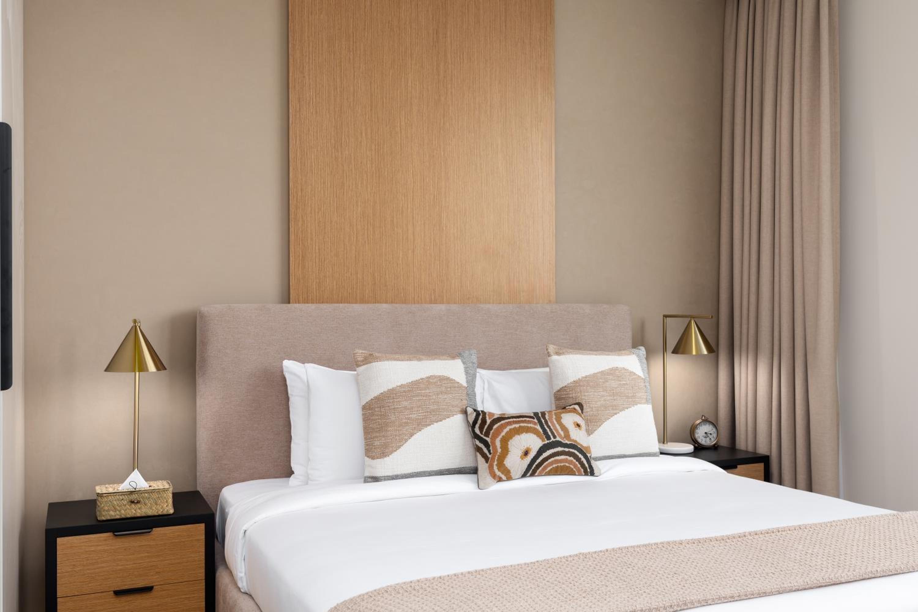 Maison Privee - Chic Downtown Living with Dubai Cityscape Views