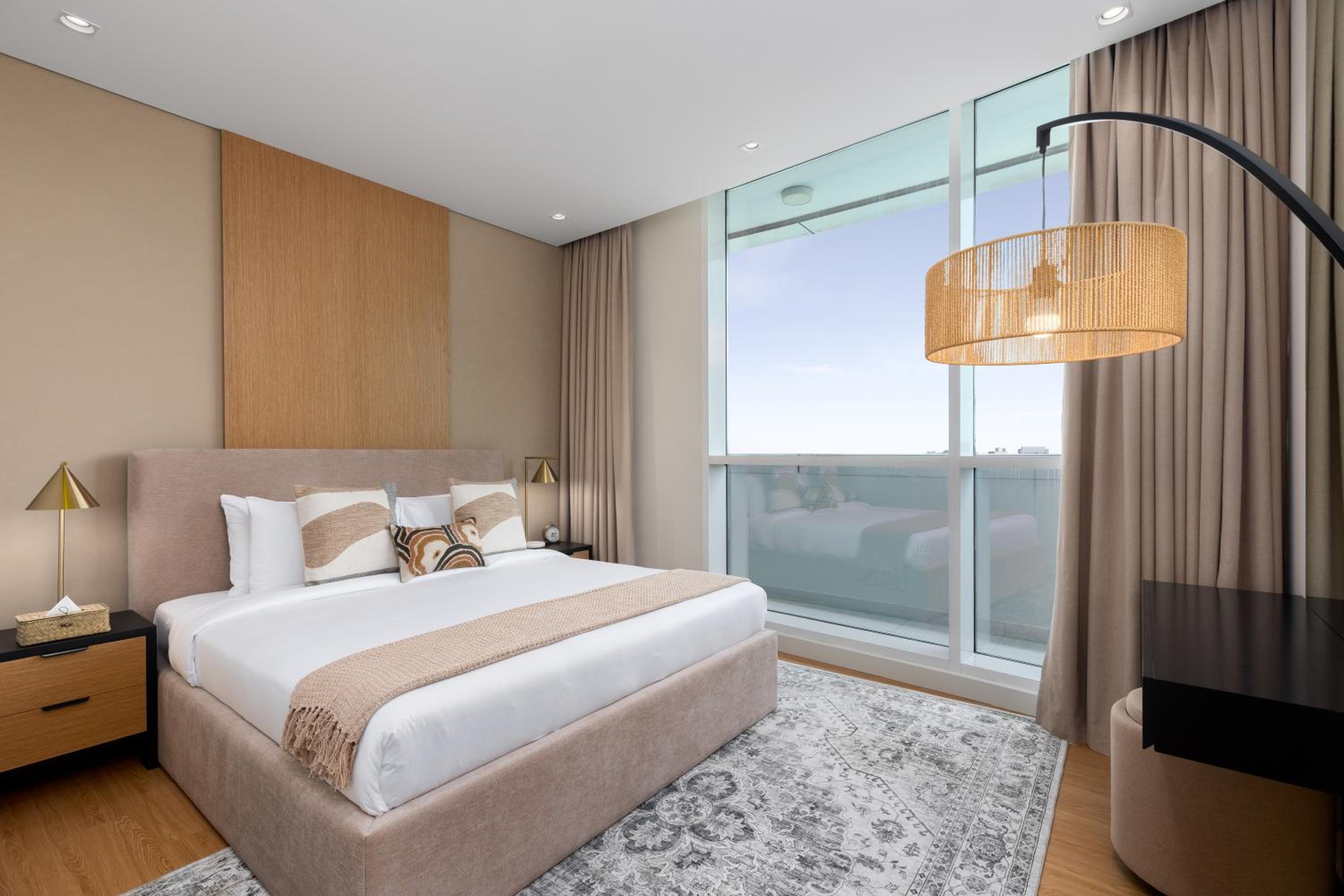 Maison Privee - Chic Downtown Living with Dubai Cityscape Views