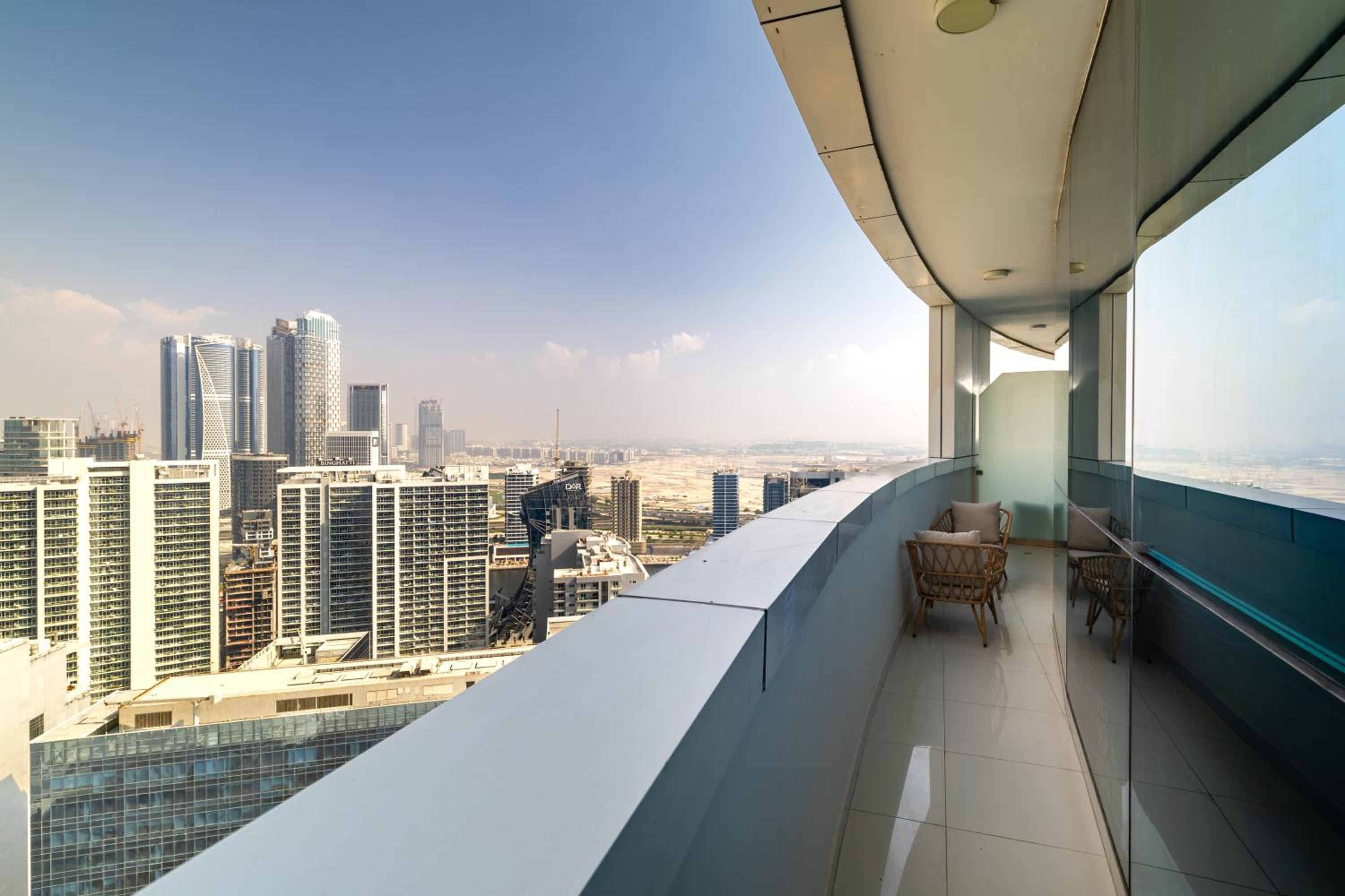Maison Privee - Chic Downtown Living with Dubai Cityscape Views