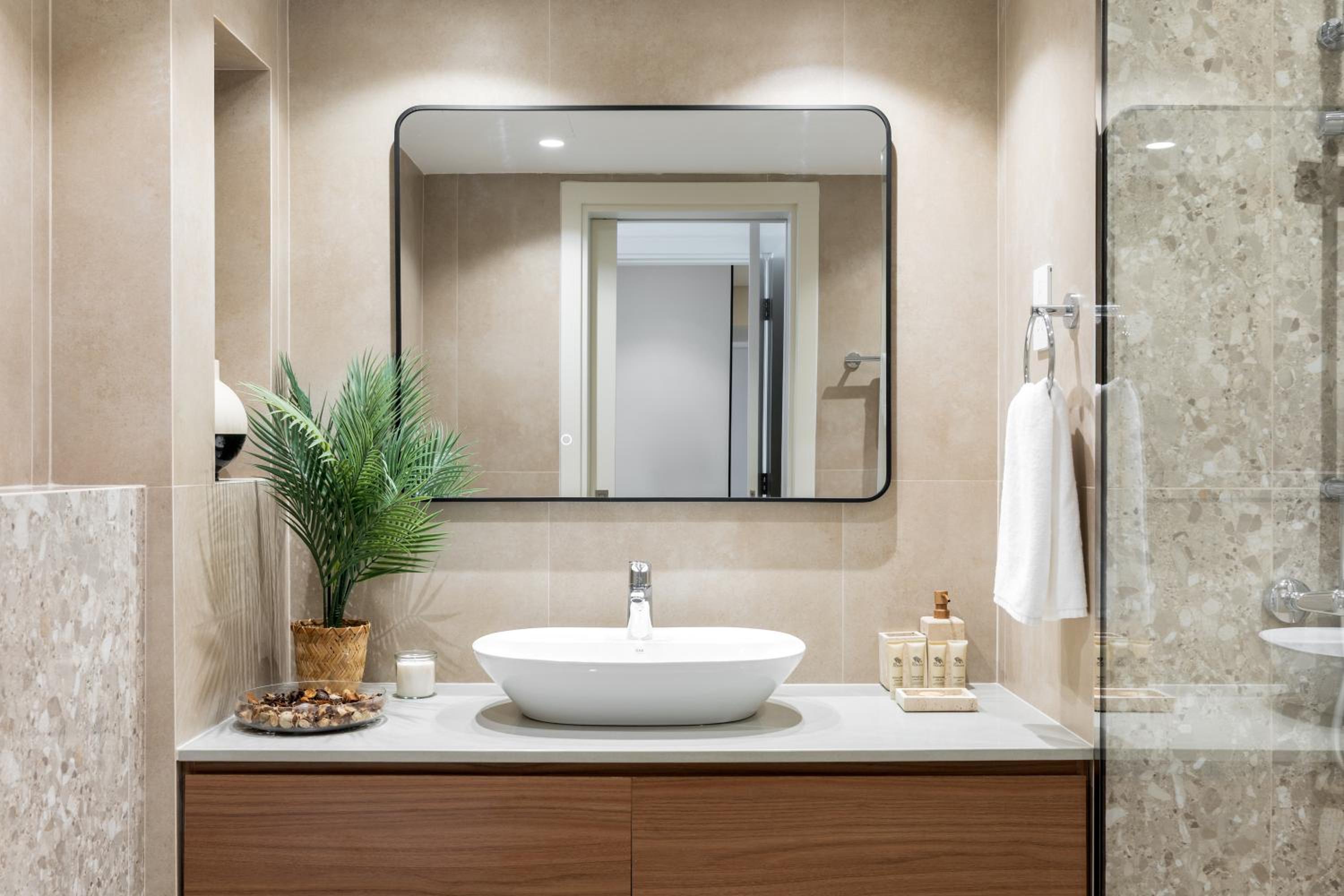 Maison Privee - Chic Downtown Living with Dubai Cityscape Views