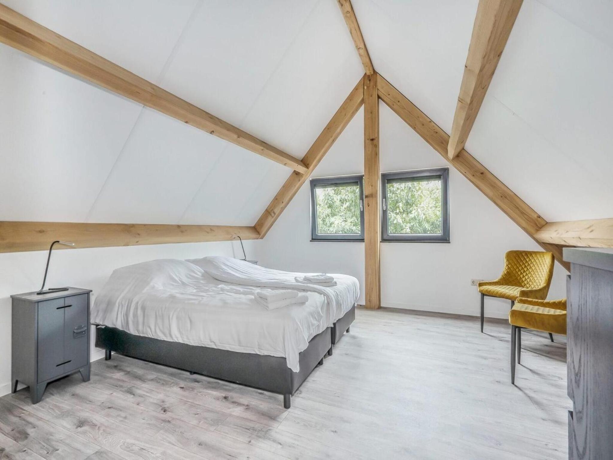 Modern lodge stay with pond view