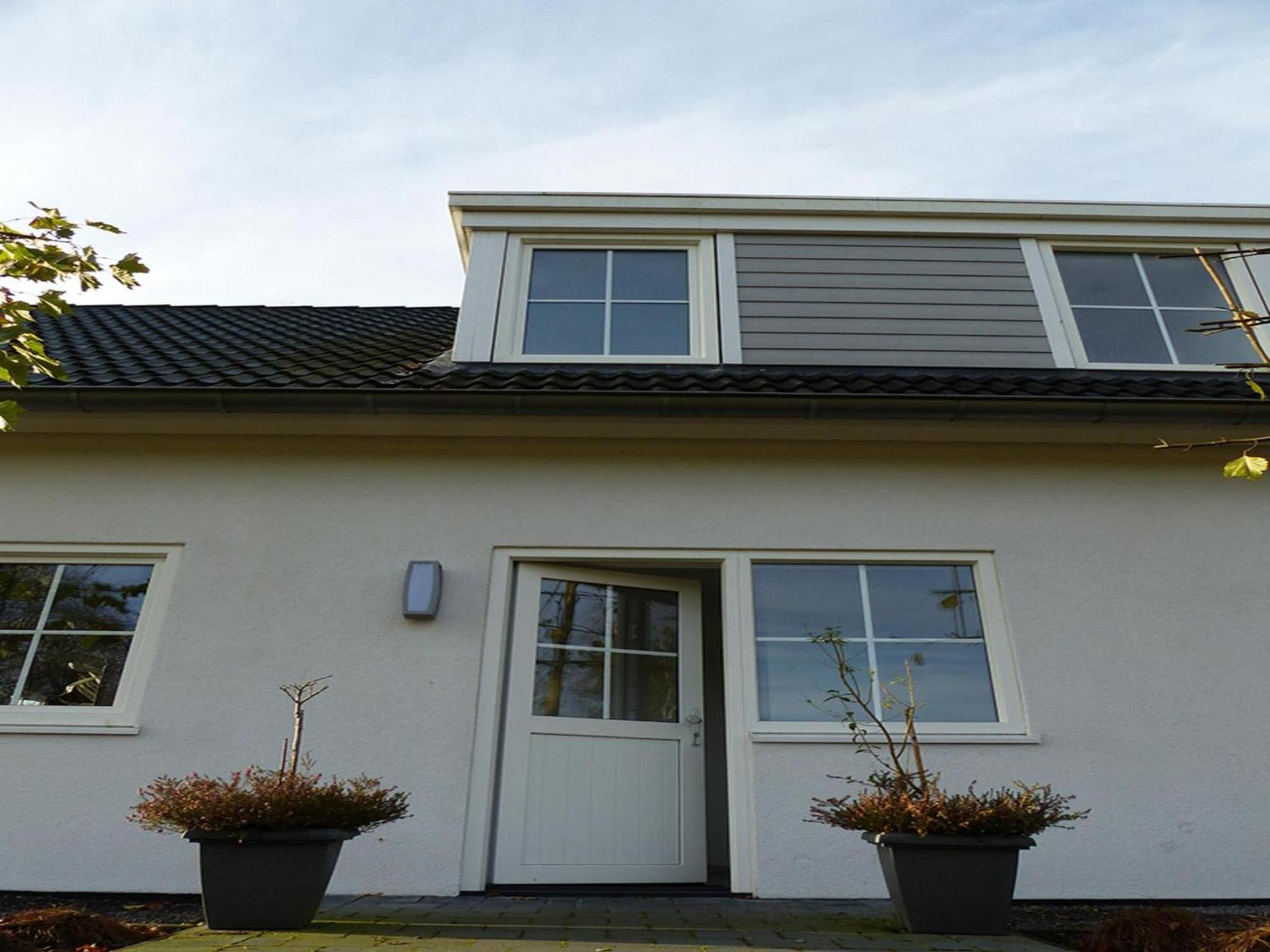 Spacious 10-Person Villa in Quiet Holiday Park nr 722