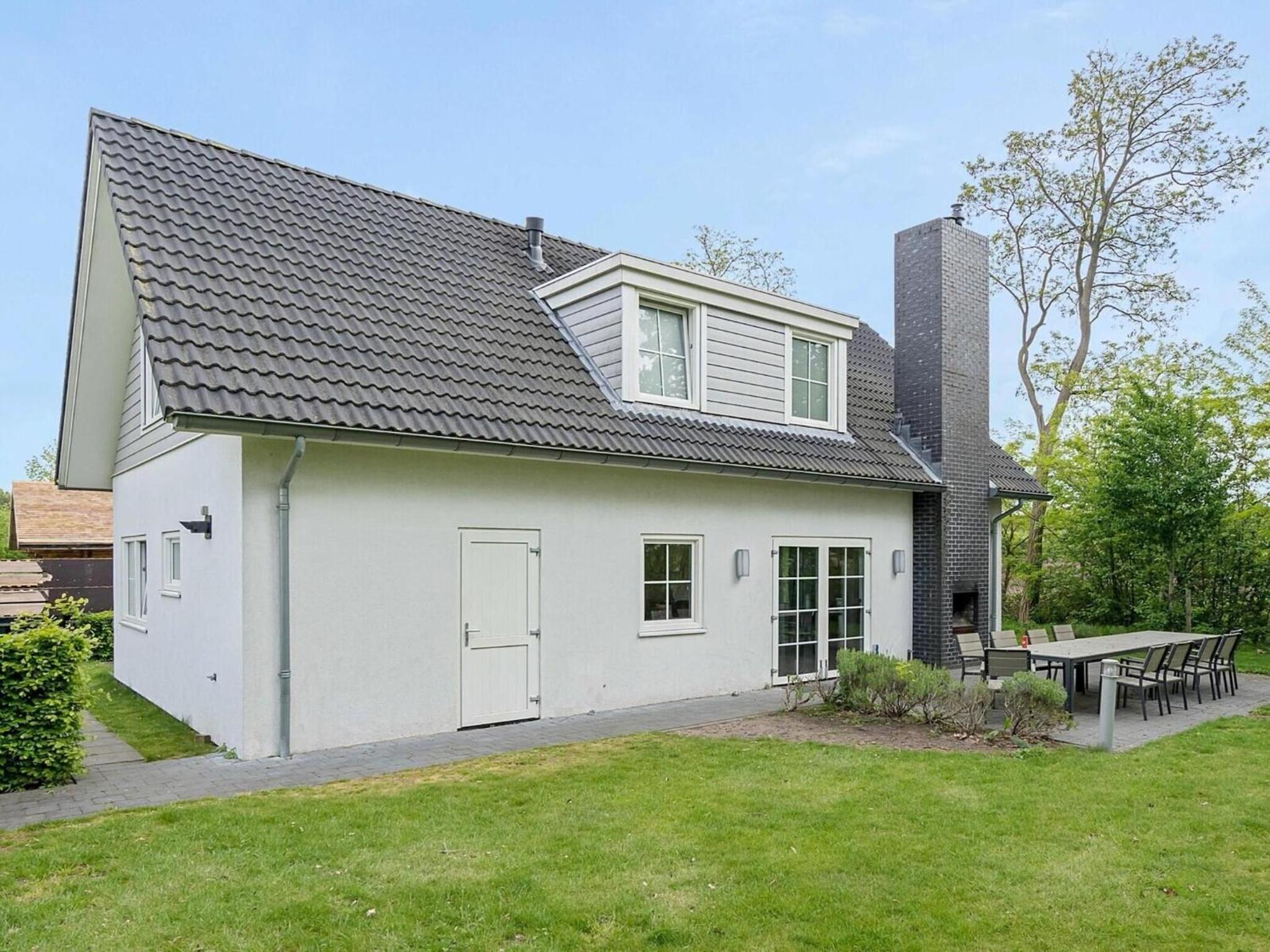 Spacious 10-Person Villa in Quiet Holiday Park nr 722