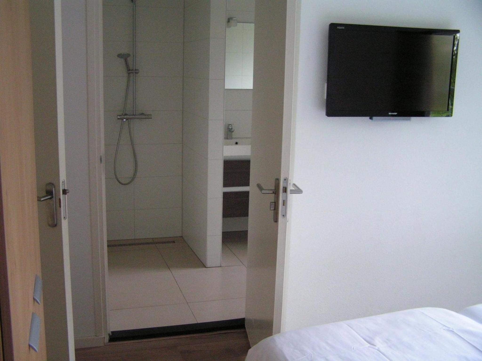 Spacious 10-Person Villa in Quiet Holiday Park nr 722