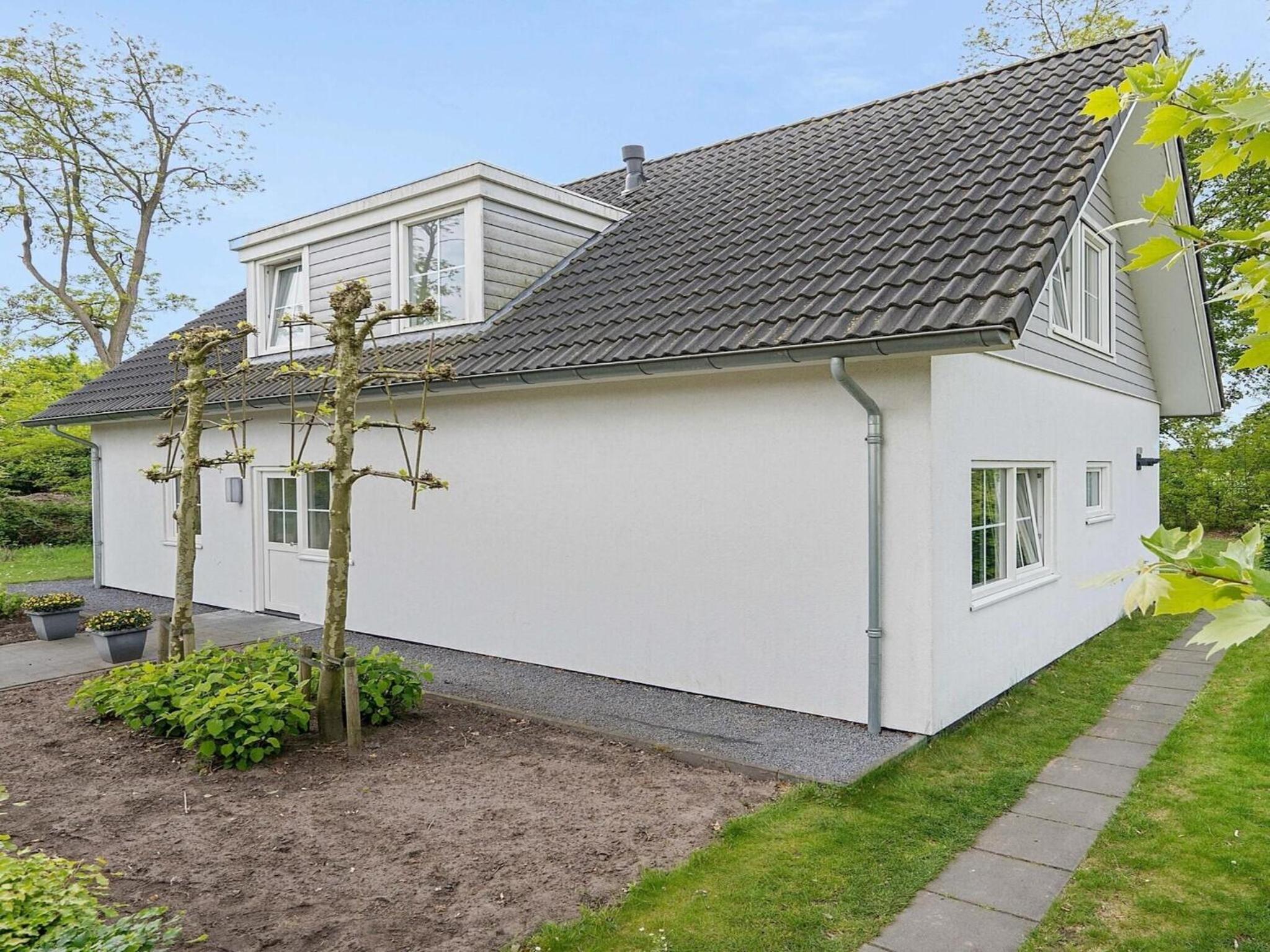 Spacious 10-Person Villa in Quiet Holiday Park nr 722