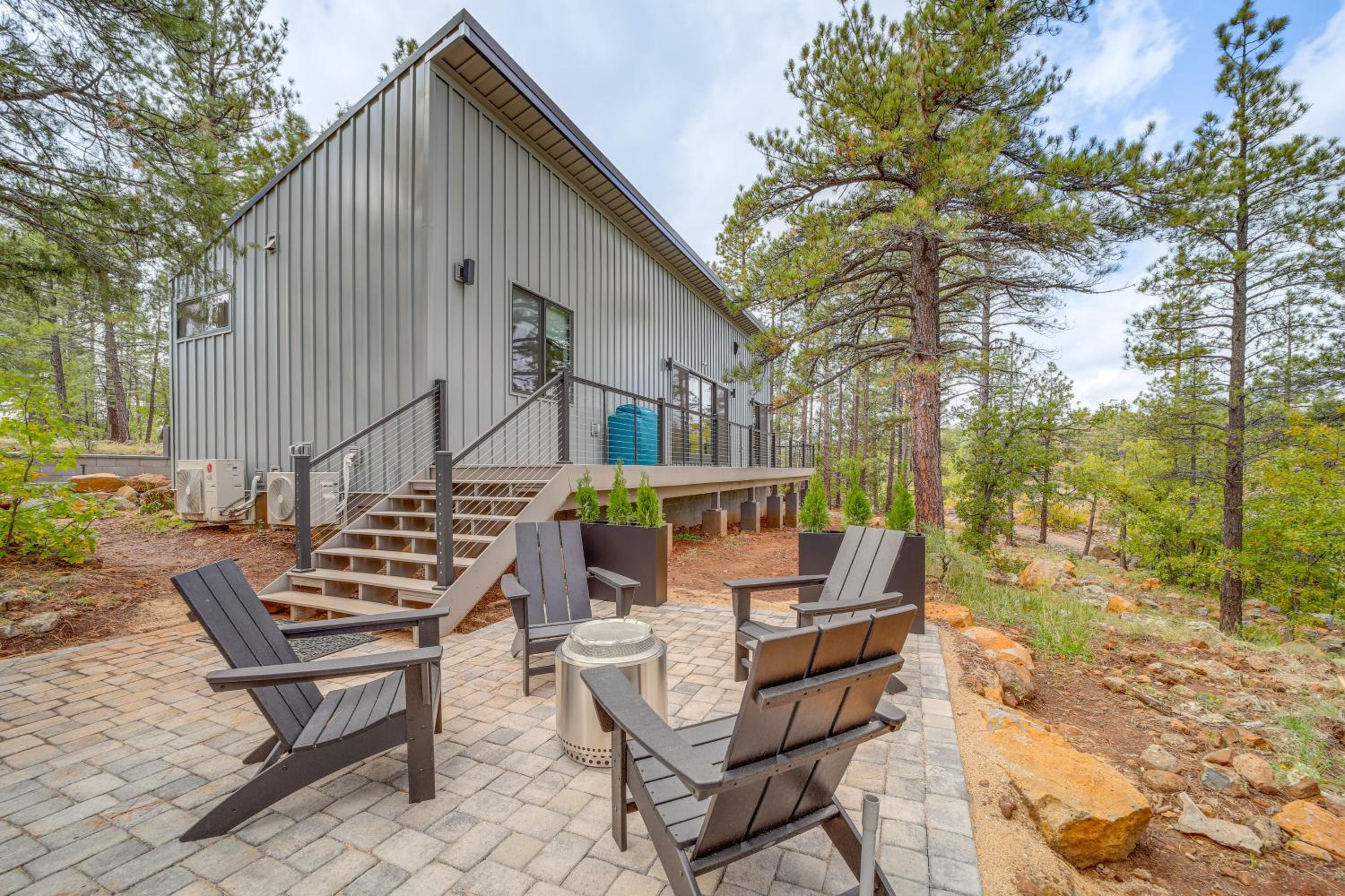 Modern Cabin Living! Mtn-View Gem in Munds Park