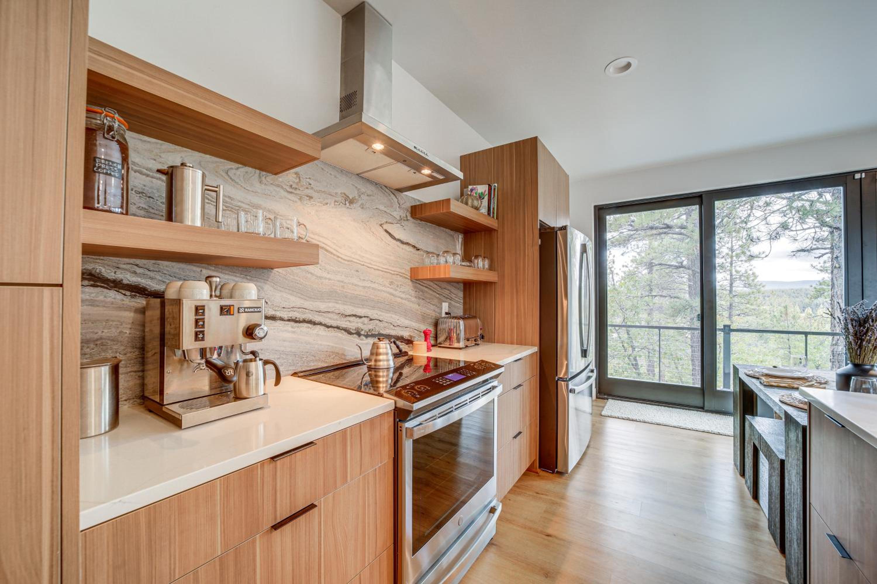 Modern Cabin Living! Mtn-View Gem in Munds Park