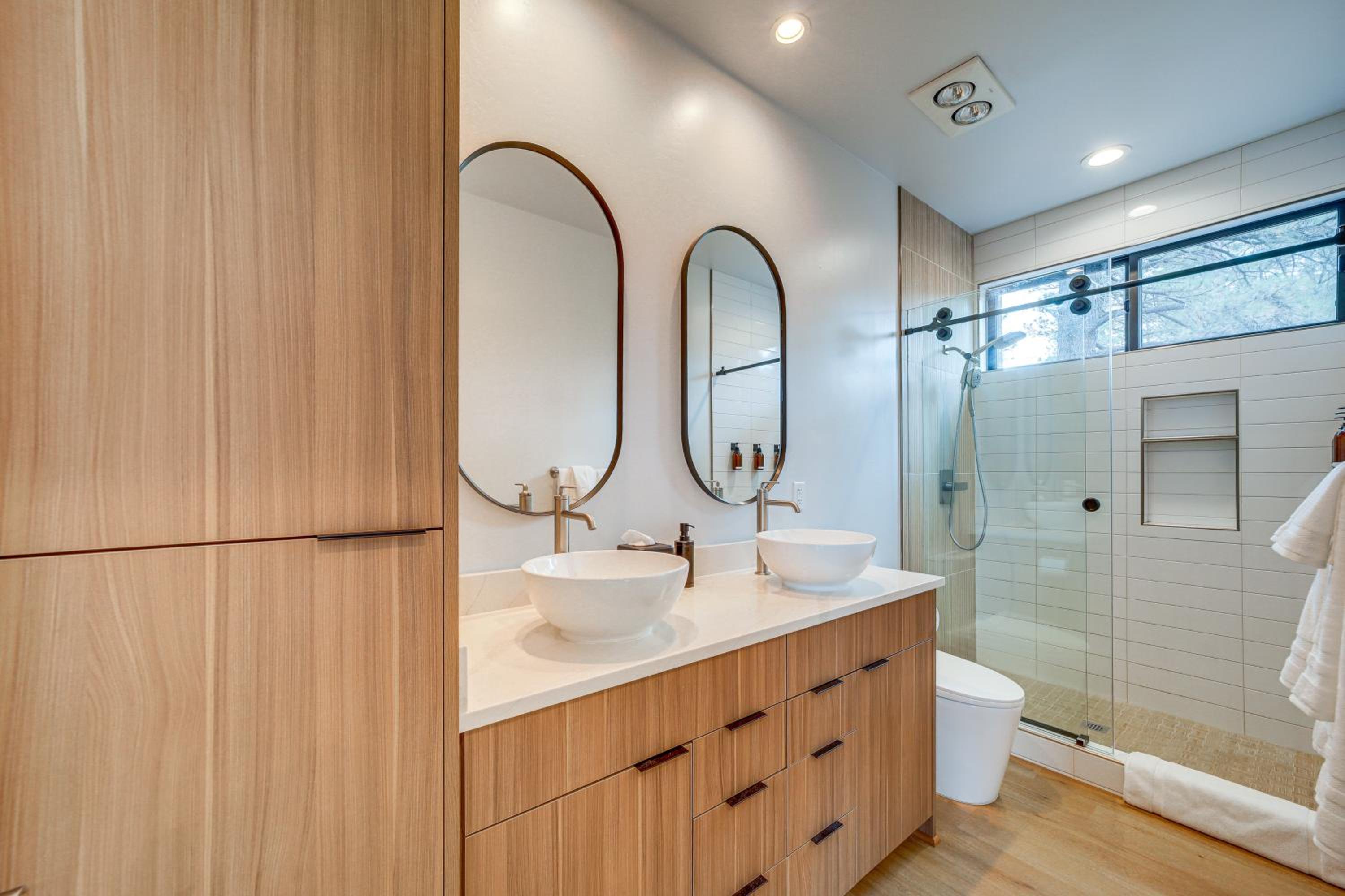 Modern Cabin Living! Mtn-View Gem in Munds Park