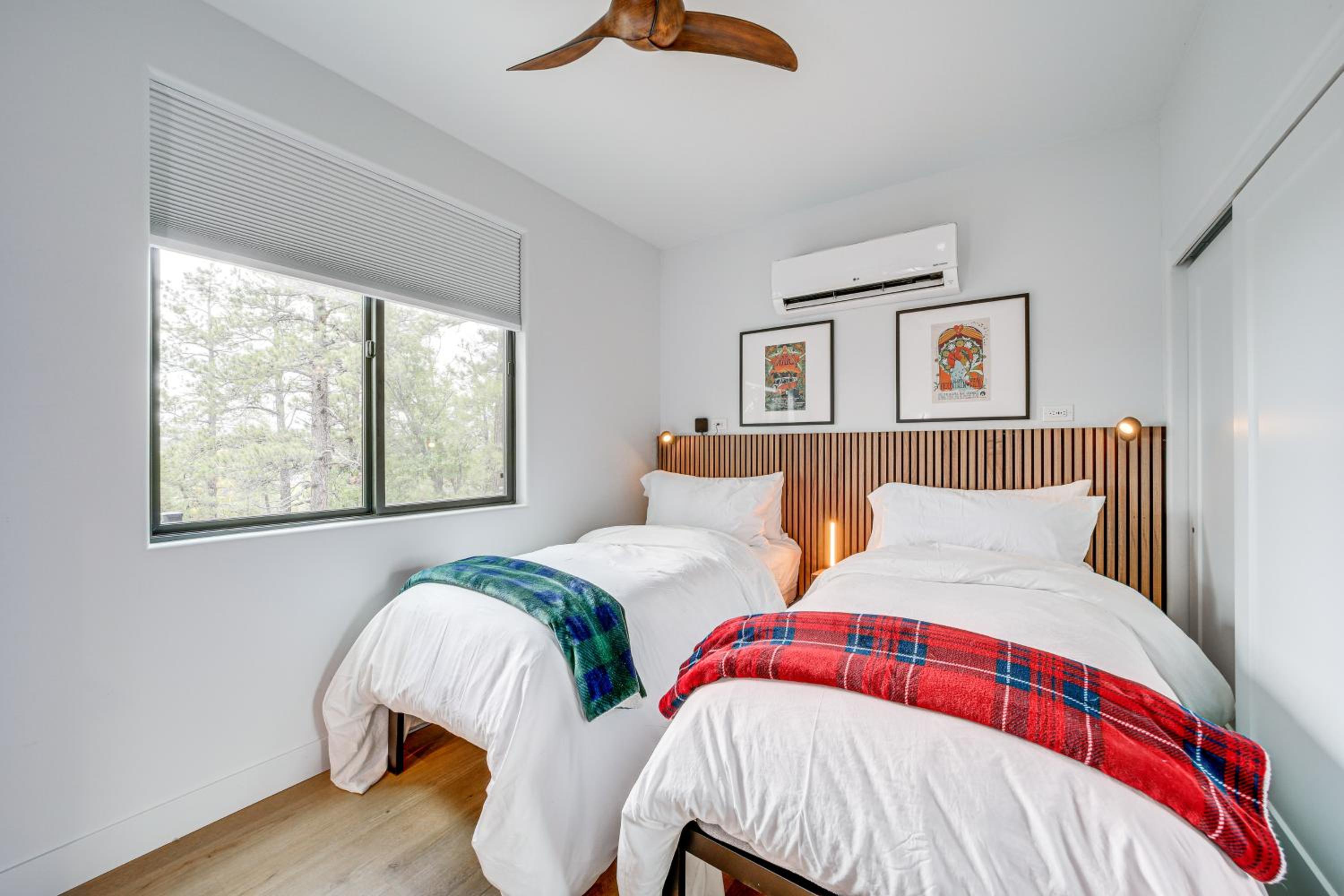 Modern Cabin Living! Mtn-View Gem in Munds Park