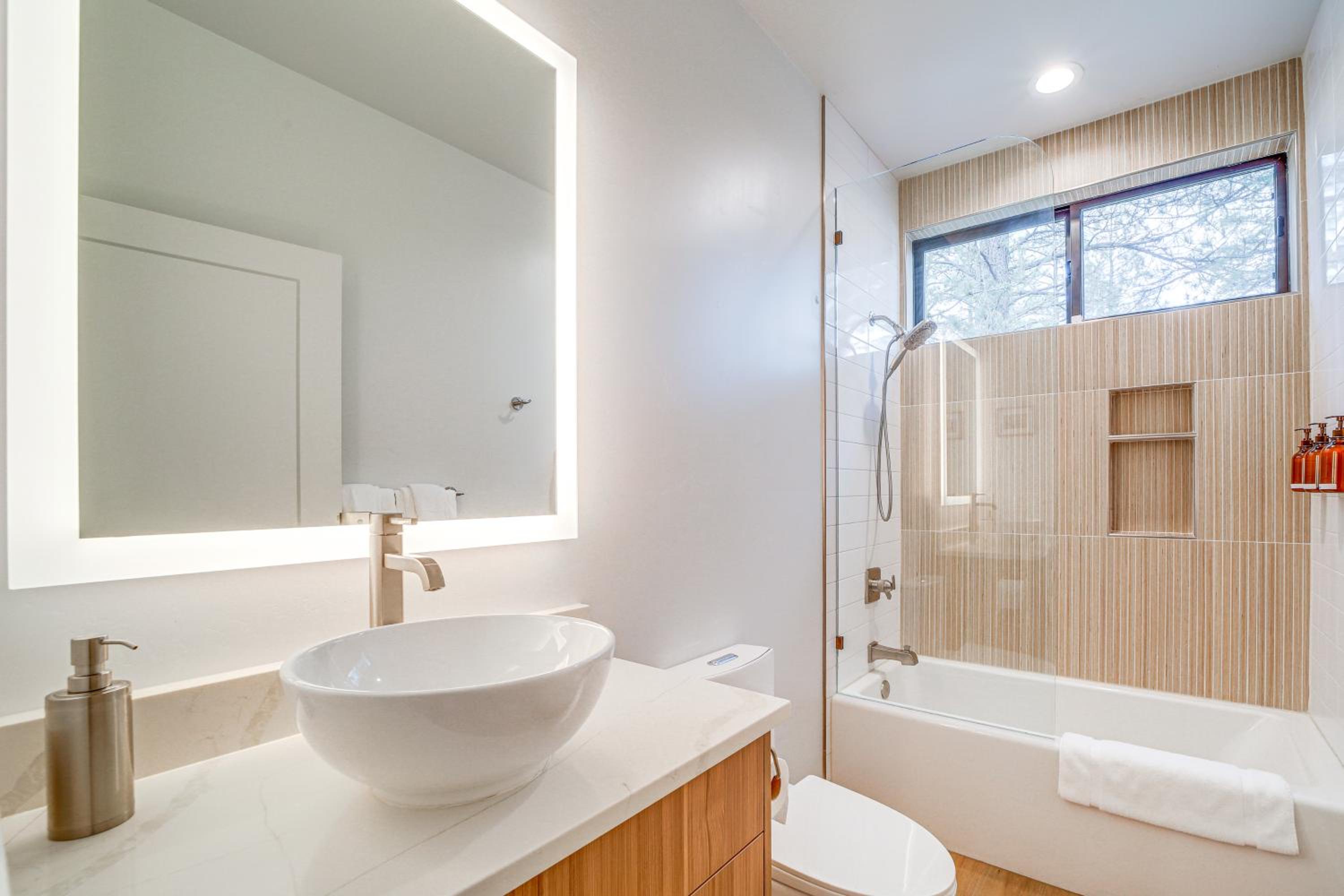 Modern Cabin Living! Mtn-View Gem in Munds Park