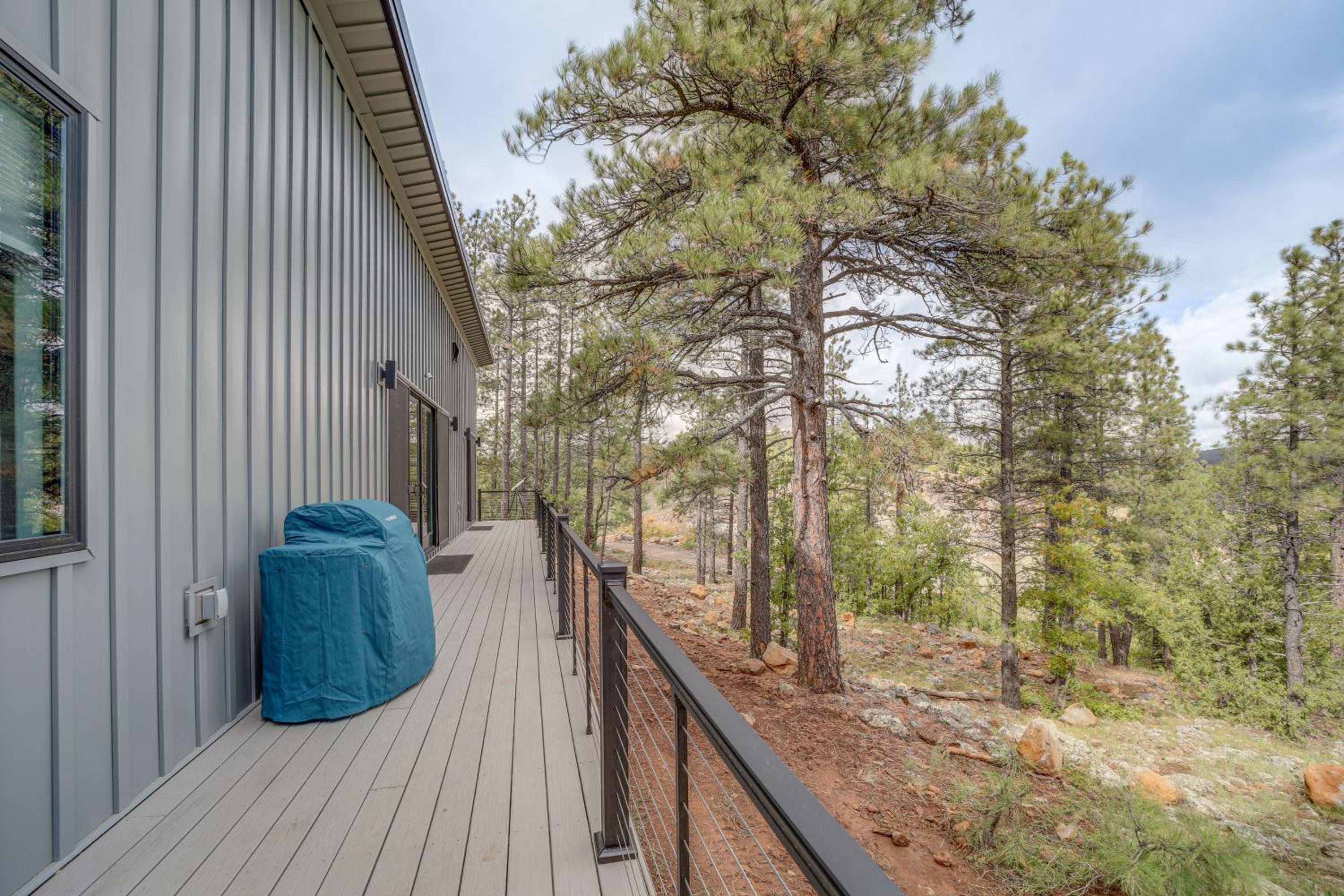 Modern Cabin Living! Mtn-View Gem in Munds Park
