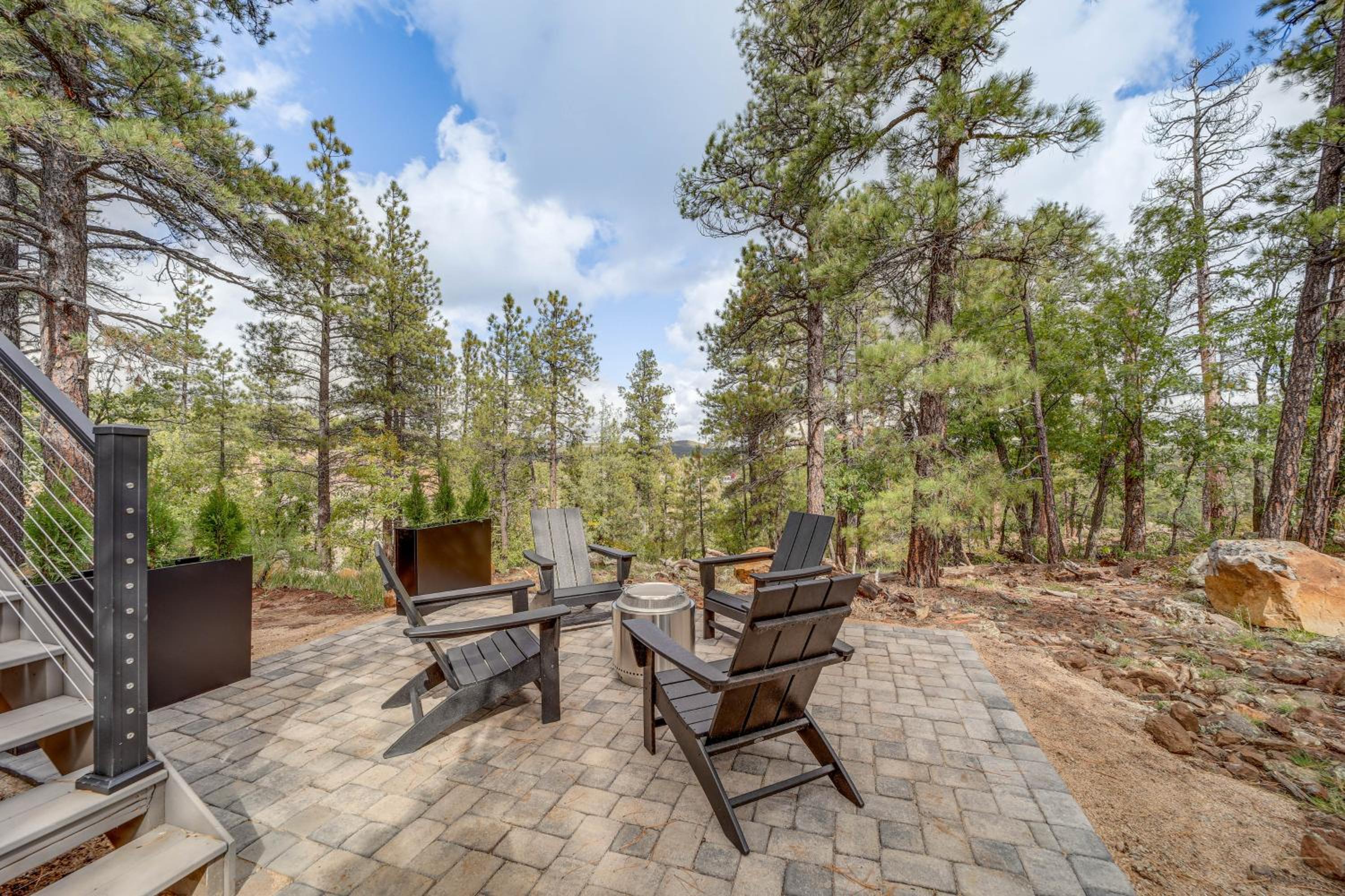 Modern Cabin Living! Mtn-View Gem in Munds Park
