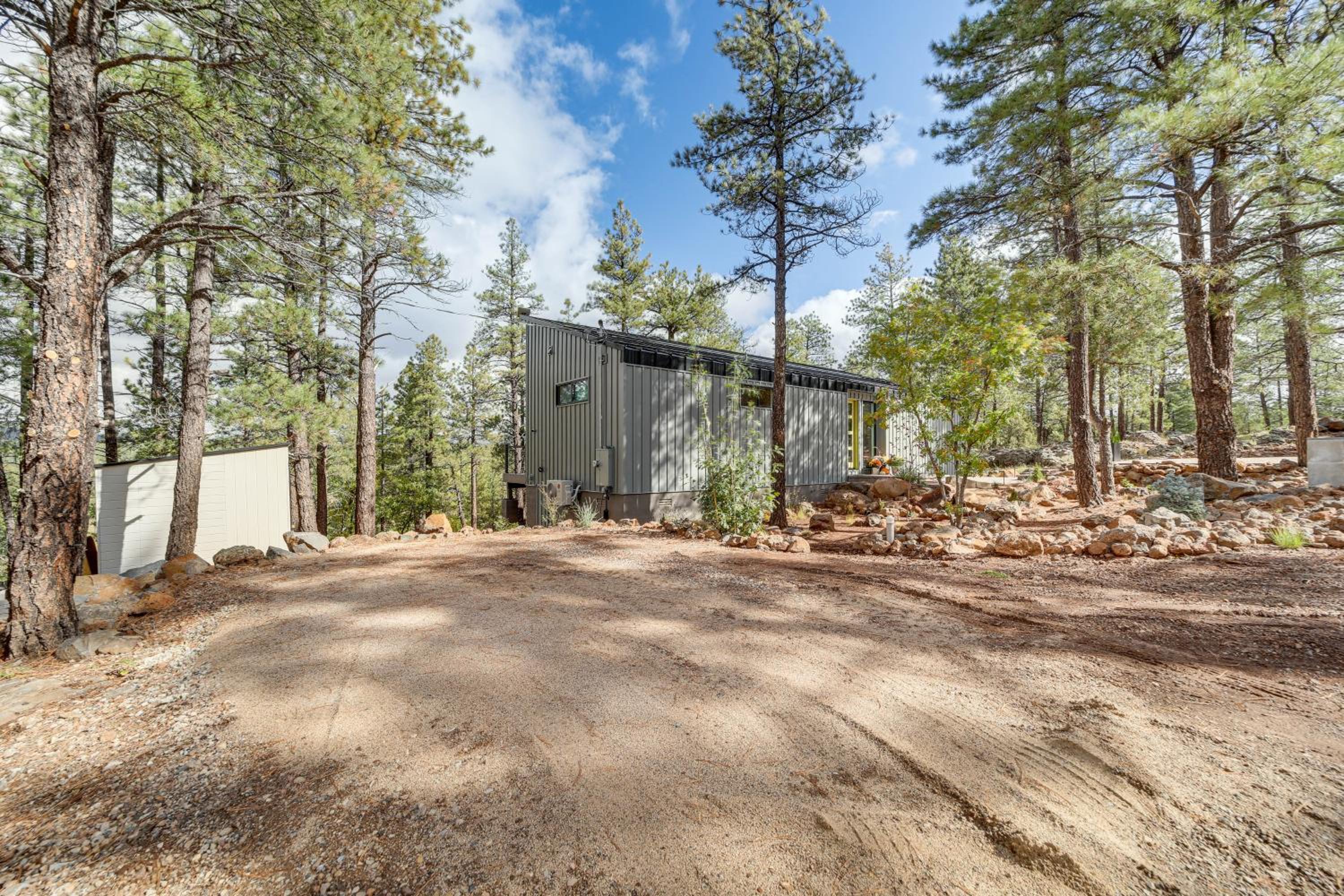 Modern Cabin Living! Mtn-View Gem in Munds Park