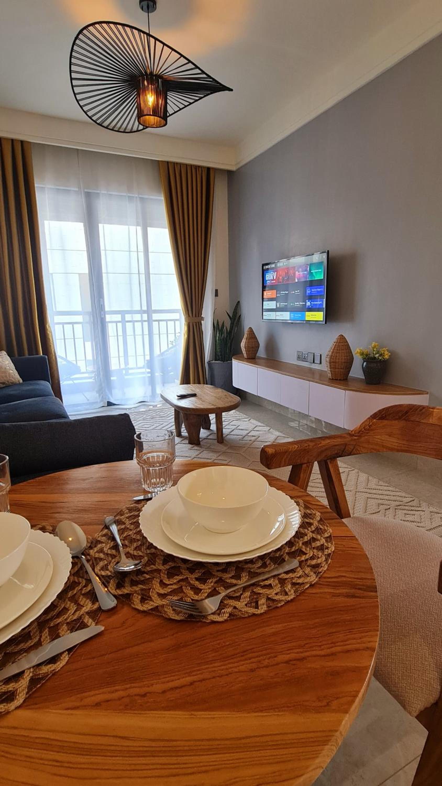 Cozy Top-Floor Apartment with Balcony & City Views near United Nations Office