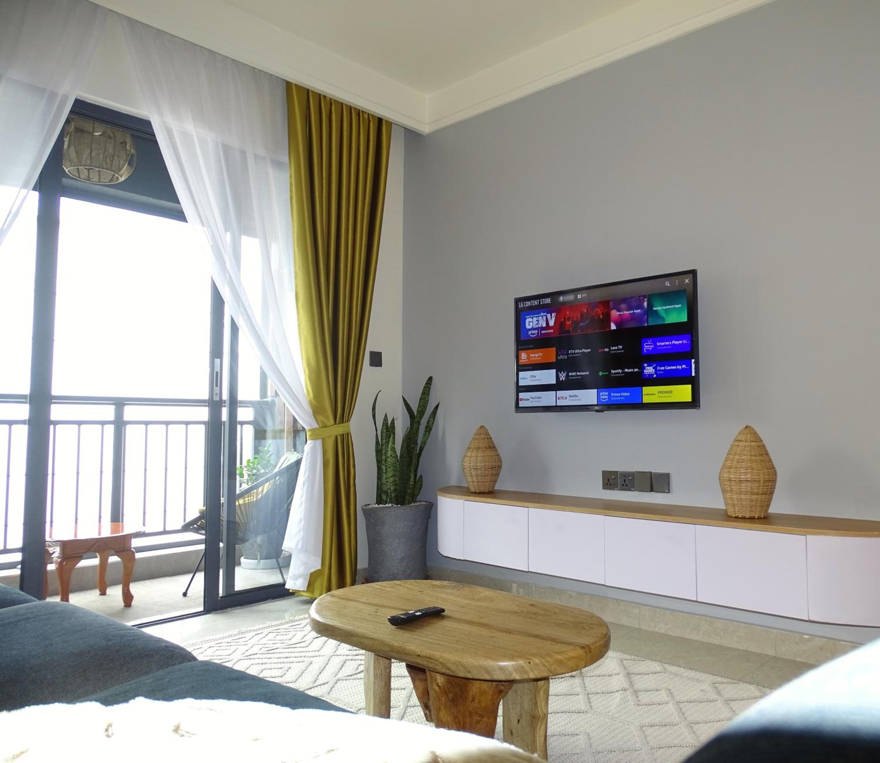 Cozy Top-Floor Apartment with Balcony & City Views near United Nations Office