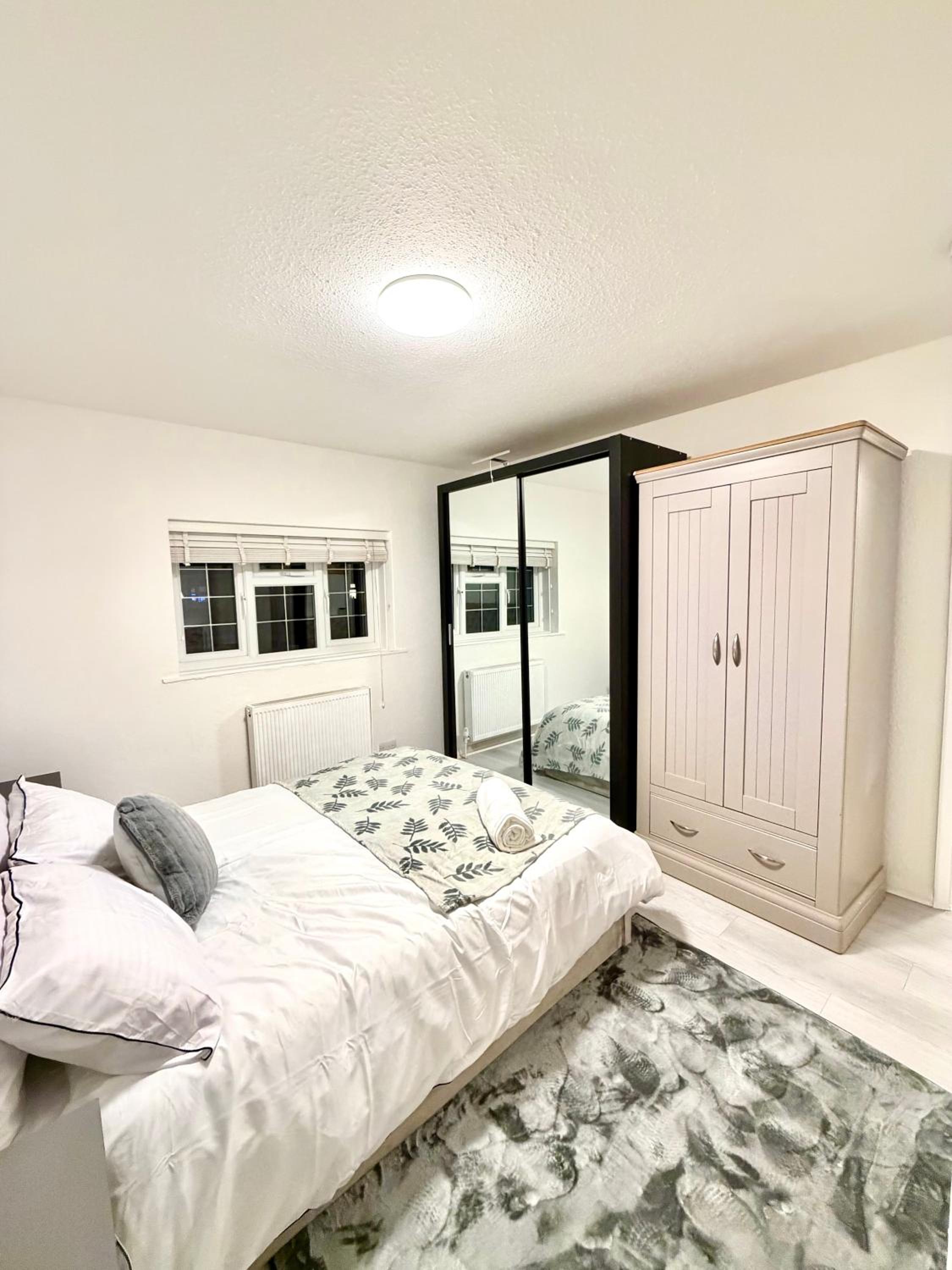 4 Bedrooms House CheapUKholiday