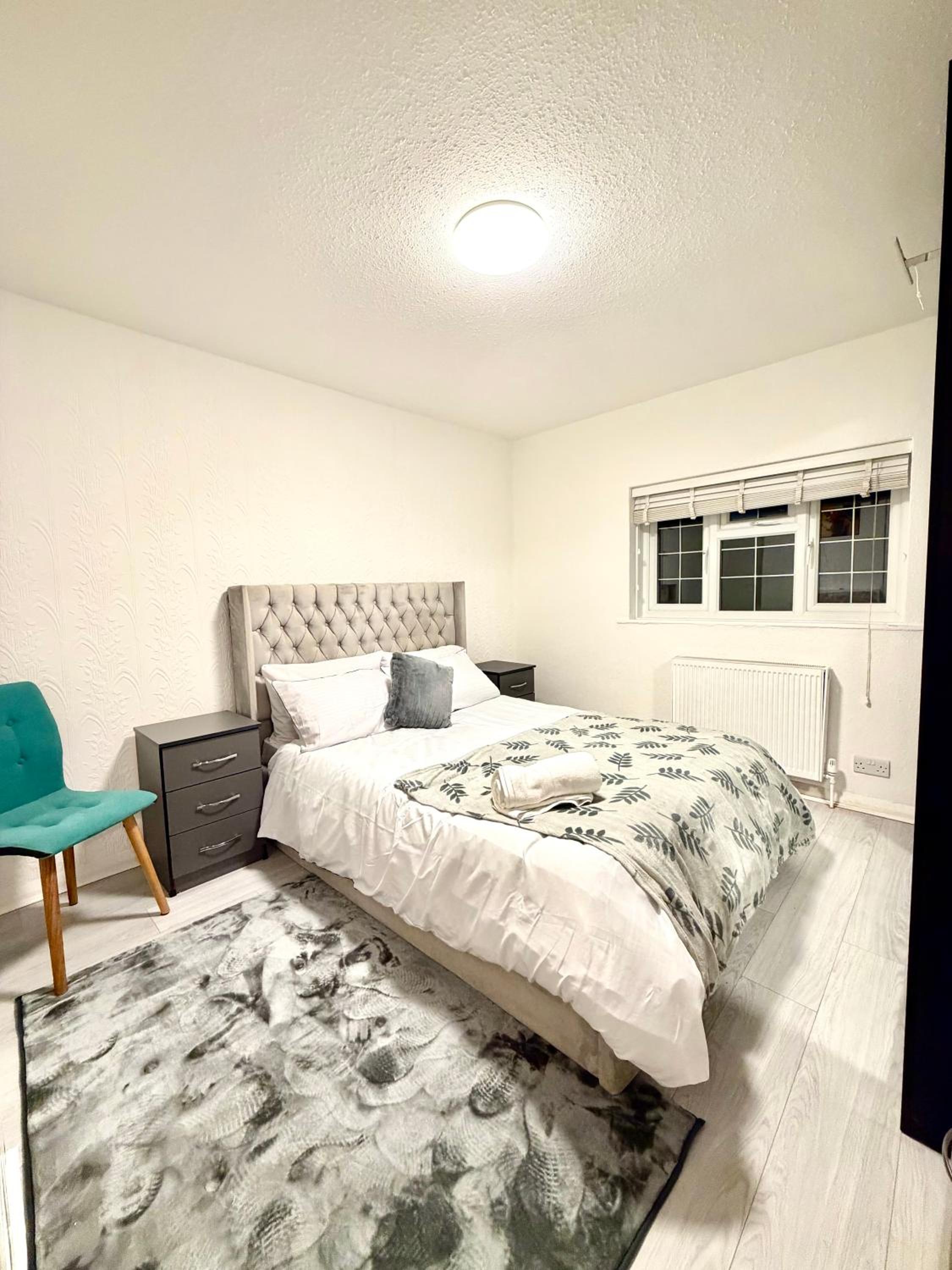 4 Bedrooms House CheapUKholiday
