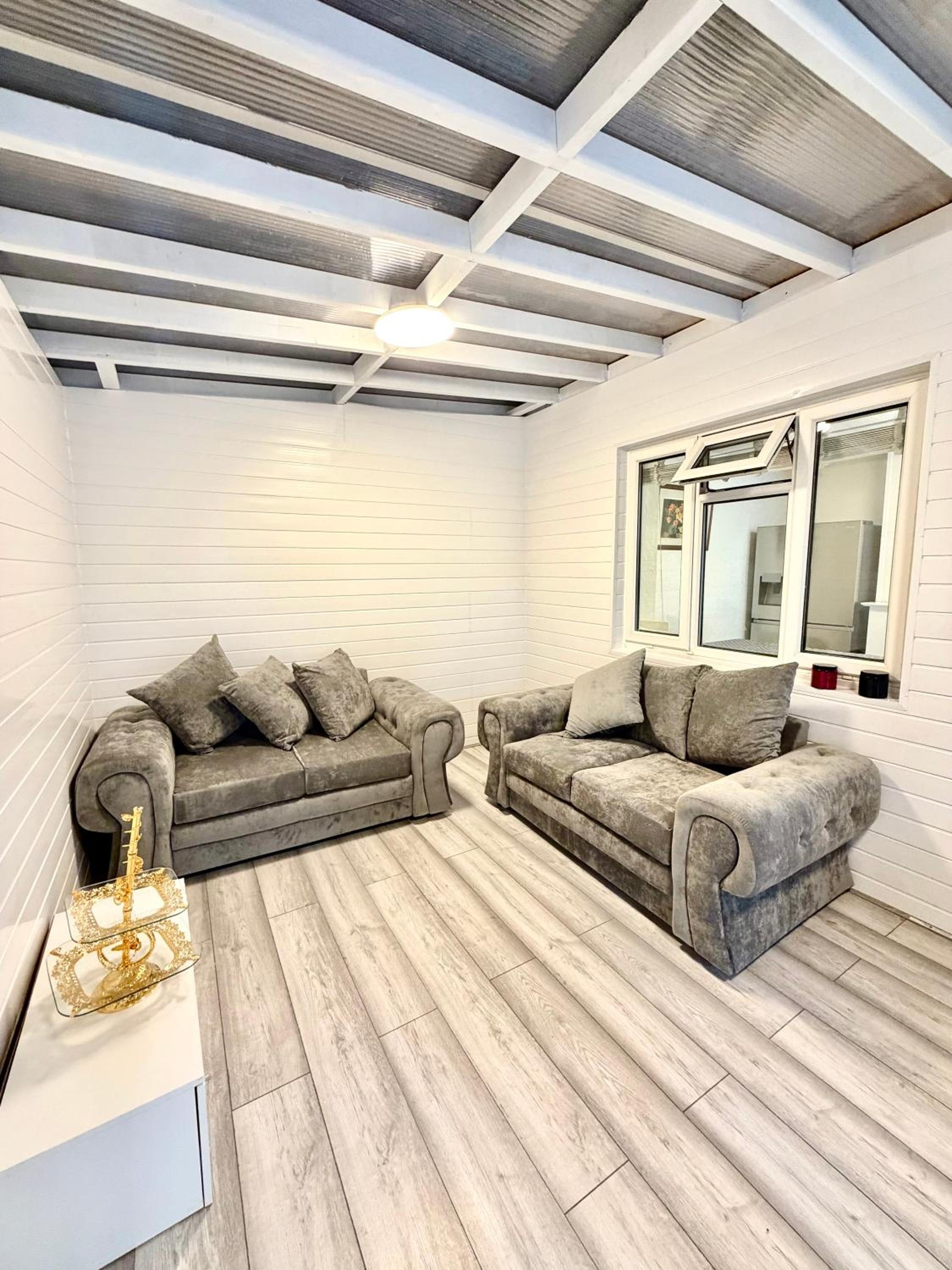 4 Bedrooms House CheapUKholiday
