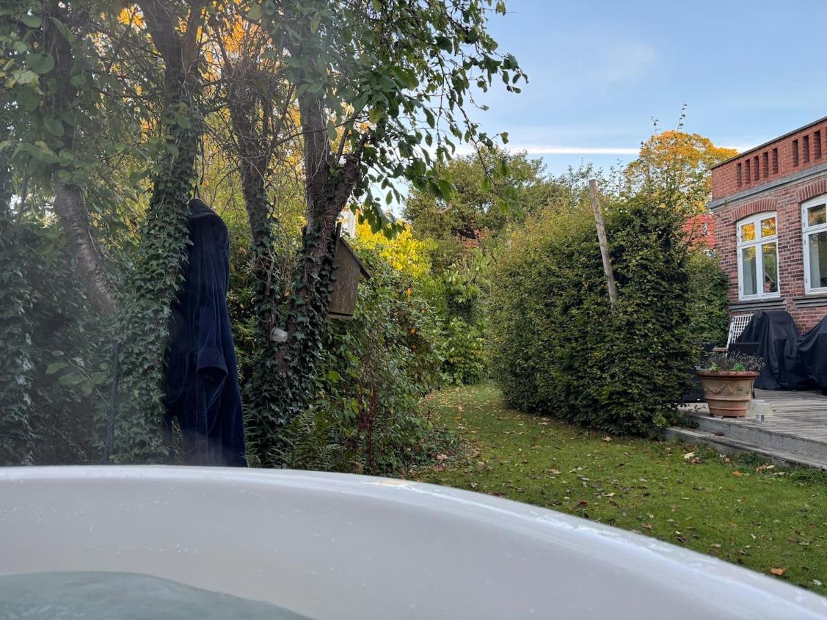 Din egen villa, spa, ude bruser, have & elbil-lader