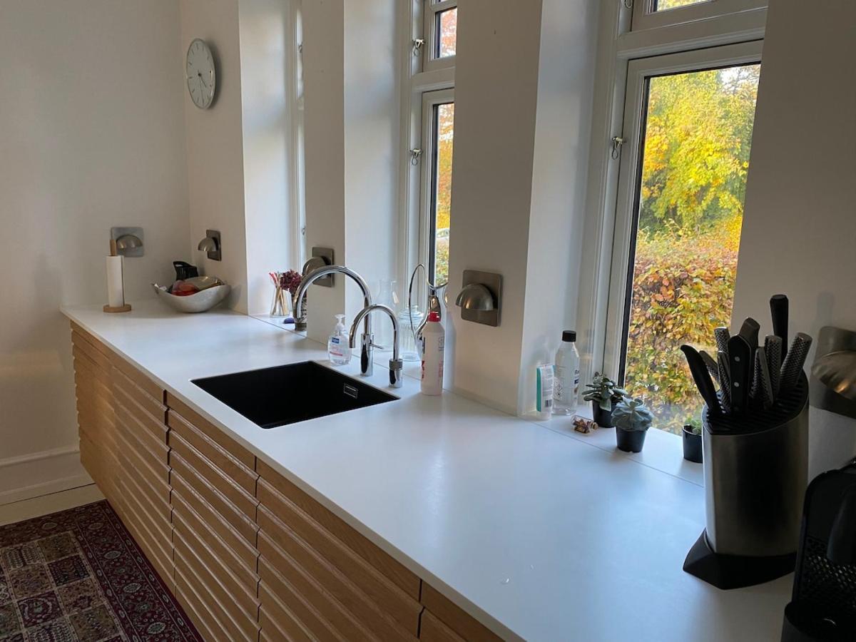 Din egen villa, spa, ude bruser, have & elbil-lader