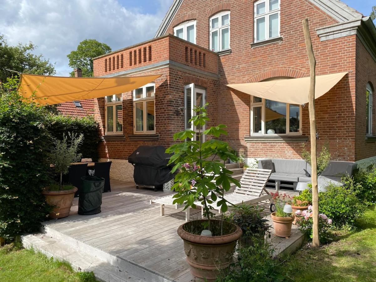 Din egen villa, spa, ude bruser, have & elbil-lader