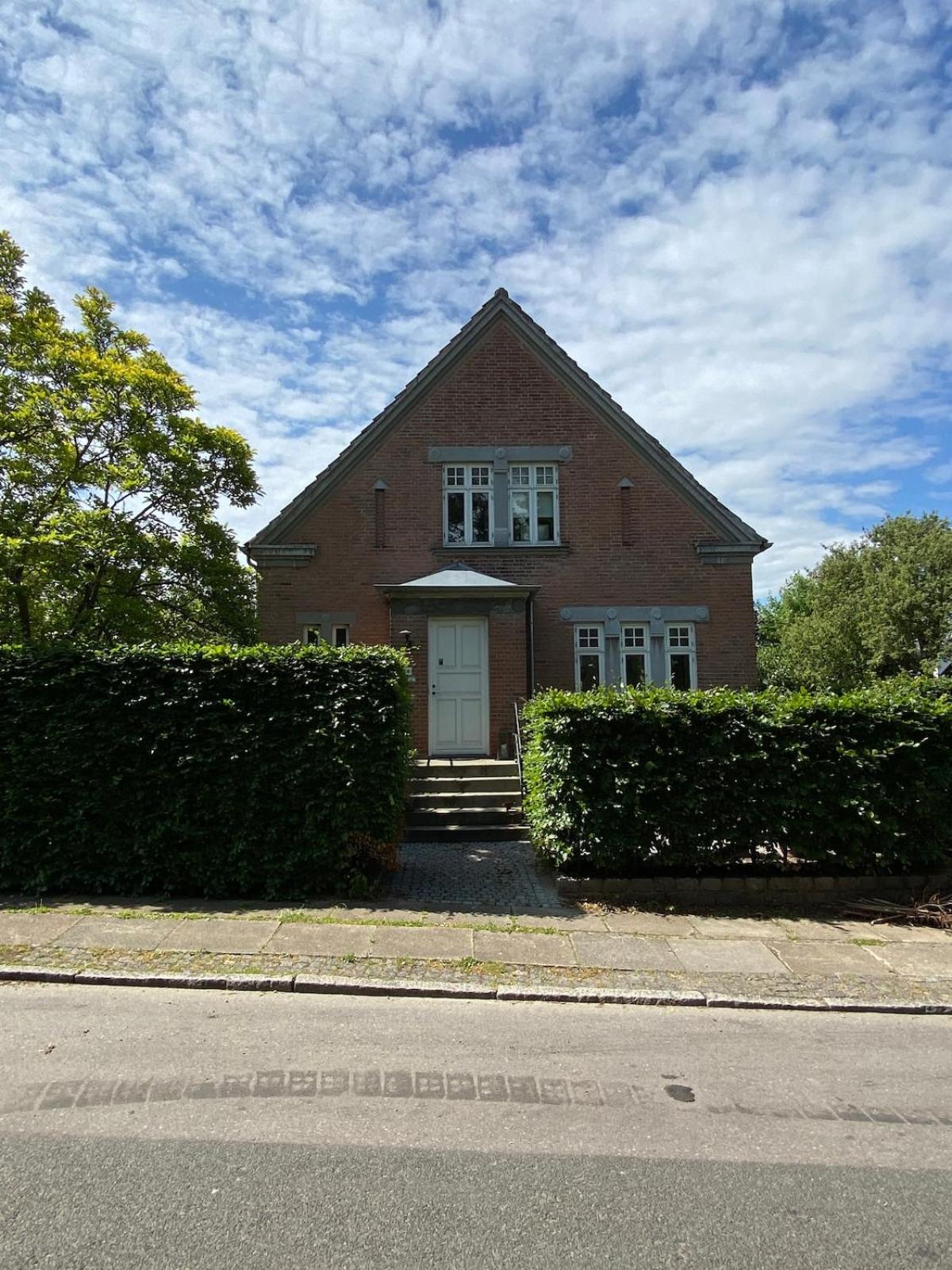 Din egen villa, spa, ude bruser, have & elbil-lader