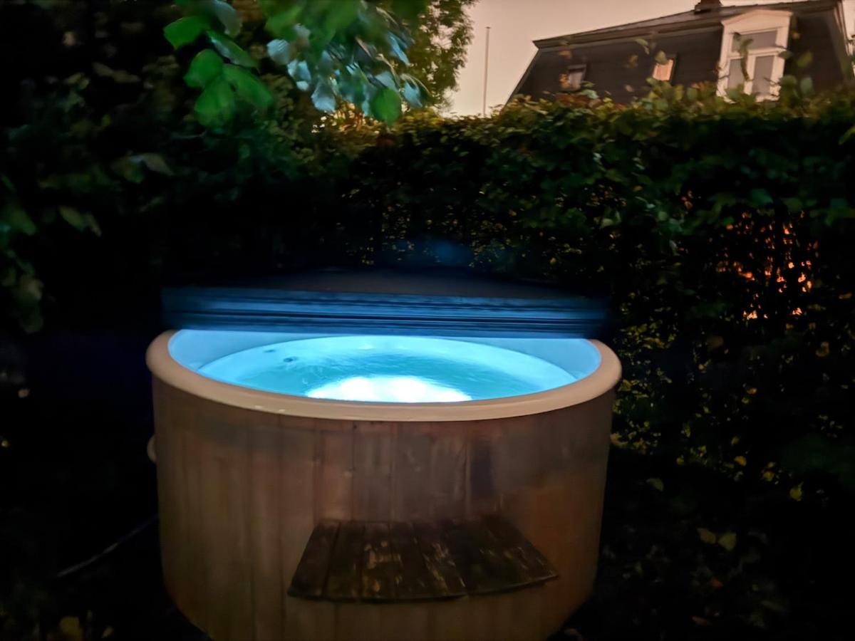Din egen villa, spa, ude bruser, have & elbil-lader