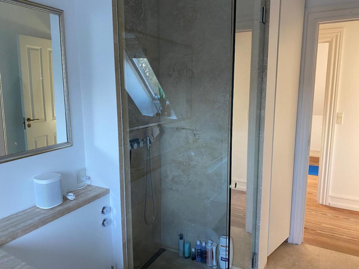 Din egen villa, spa, ude bruser, have & elbil-lader