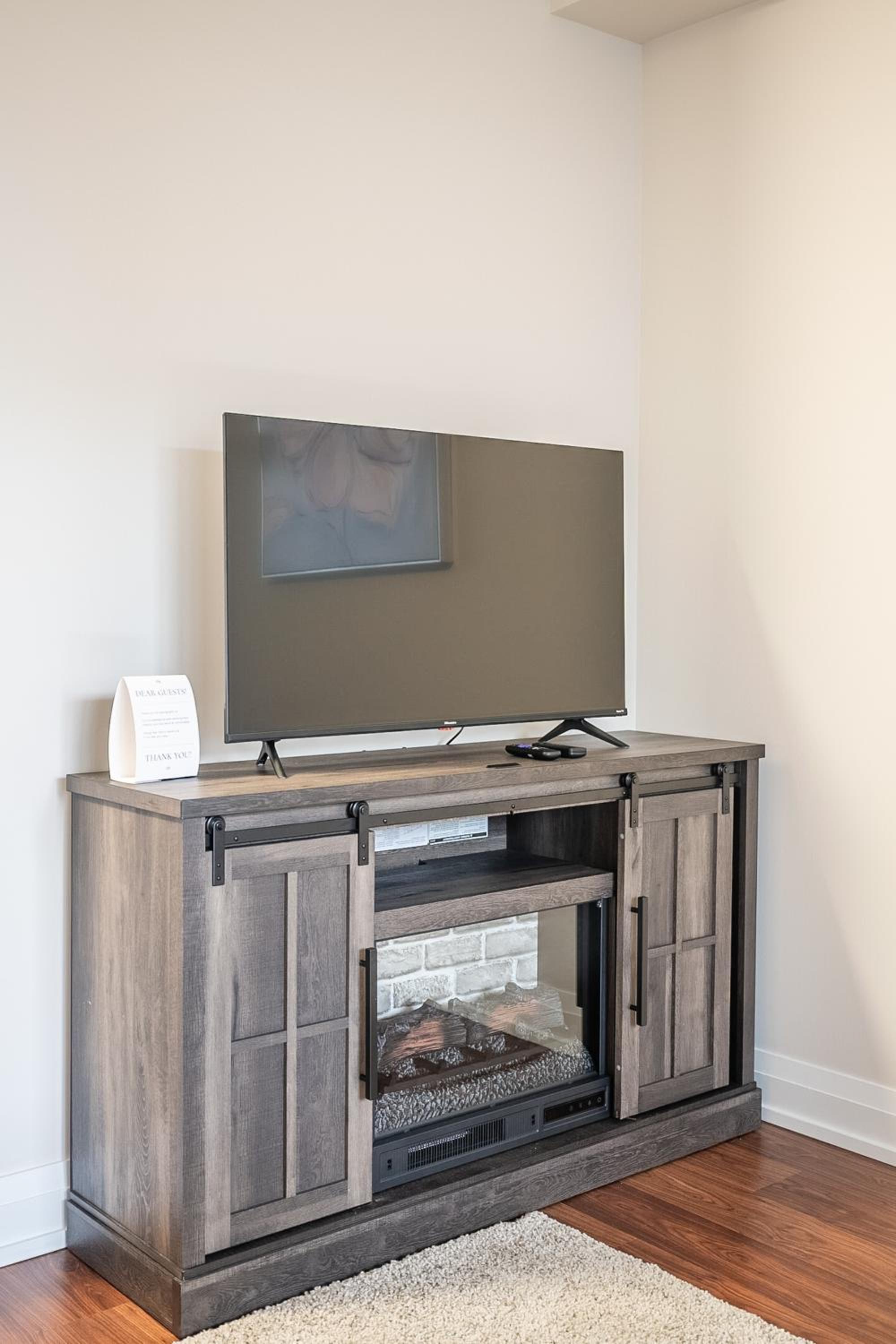 Modern 1 BR Apartment in North York Free parking