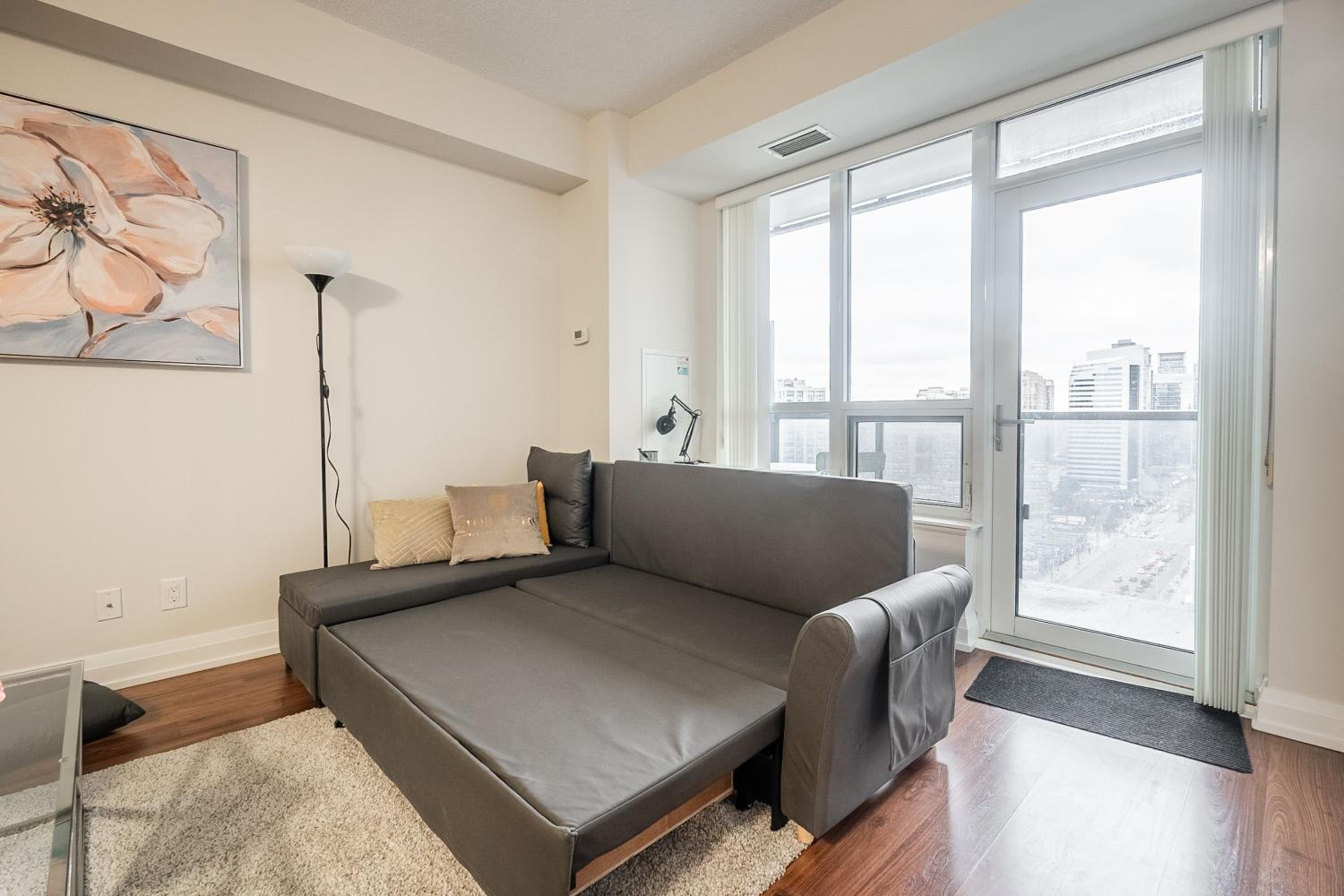 Modern 1 BR Apartment in North York Free parking