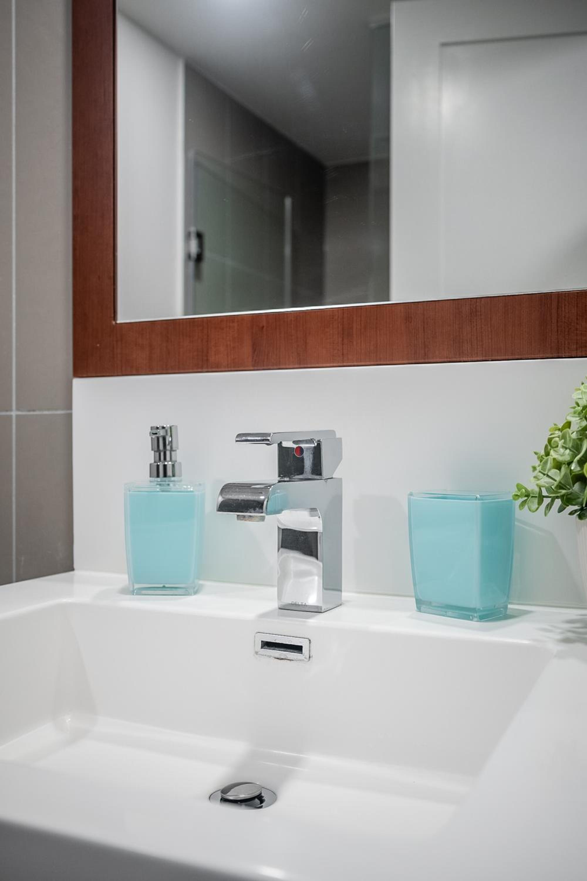 Modern 1 BR Apartment in North York Free parking