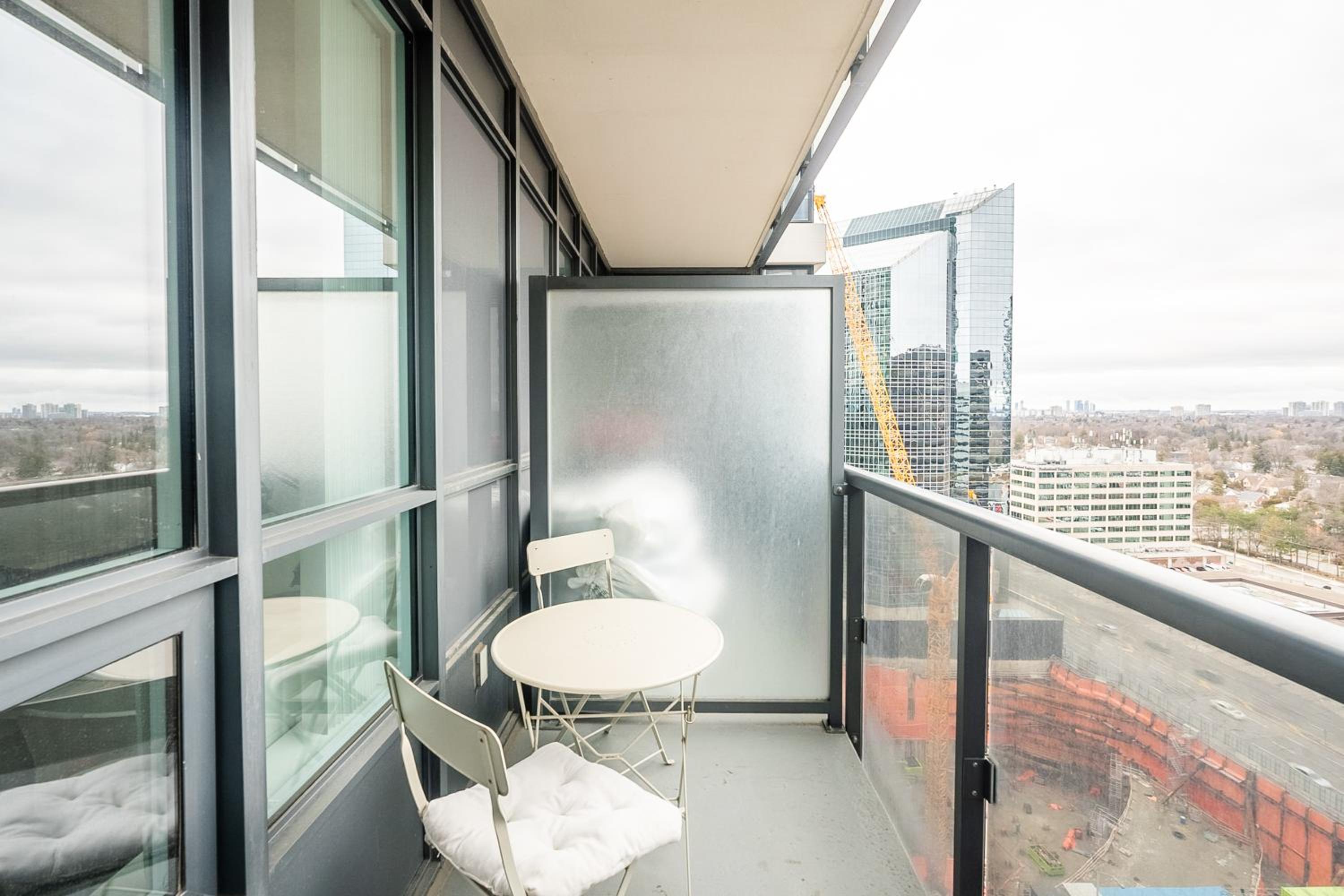 Modern 1 BR Apartment in North York Free parking