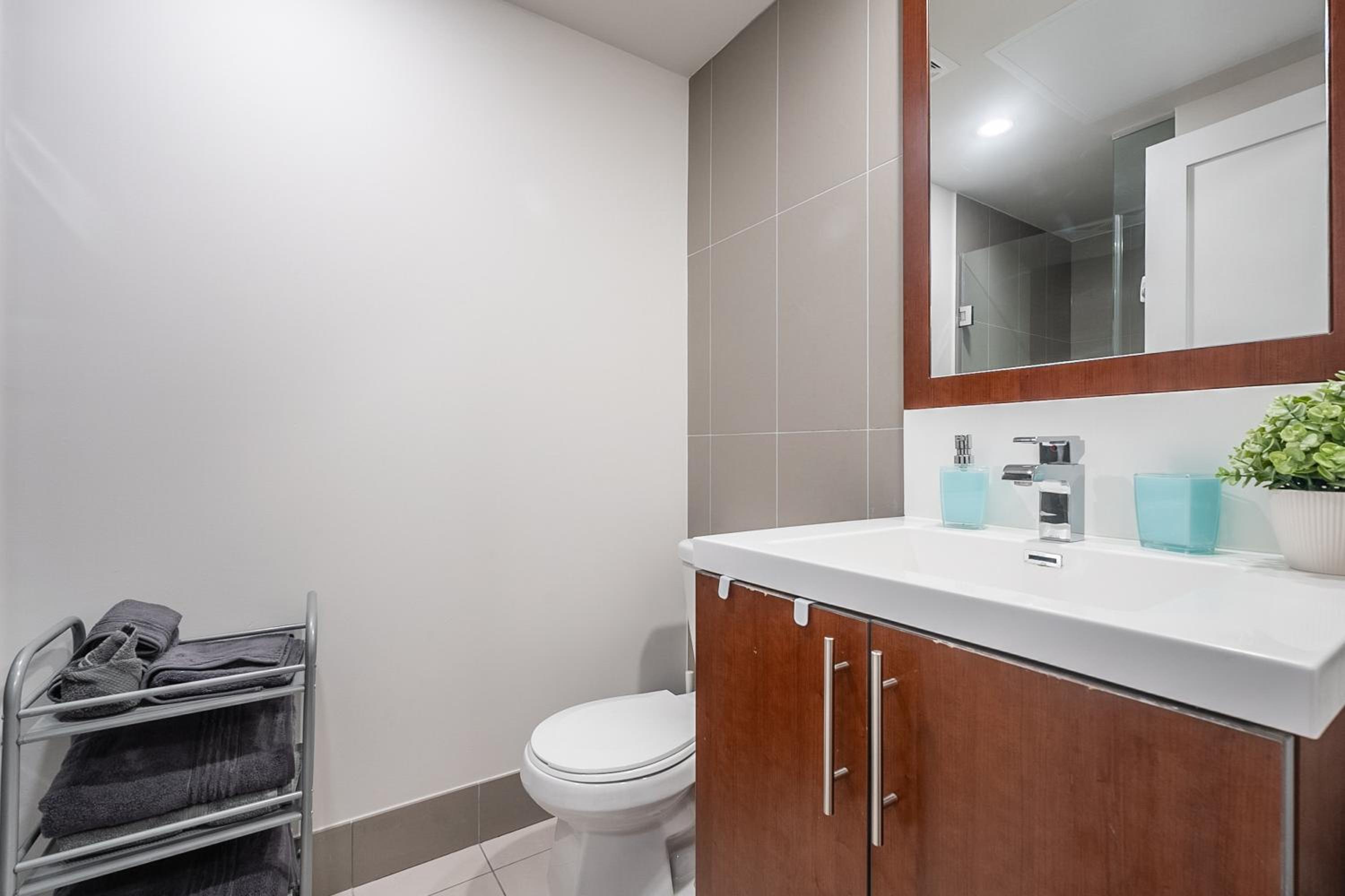 Modern 1 BR Apartment in North York Free parking