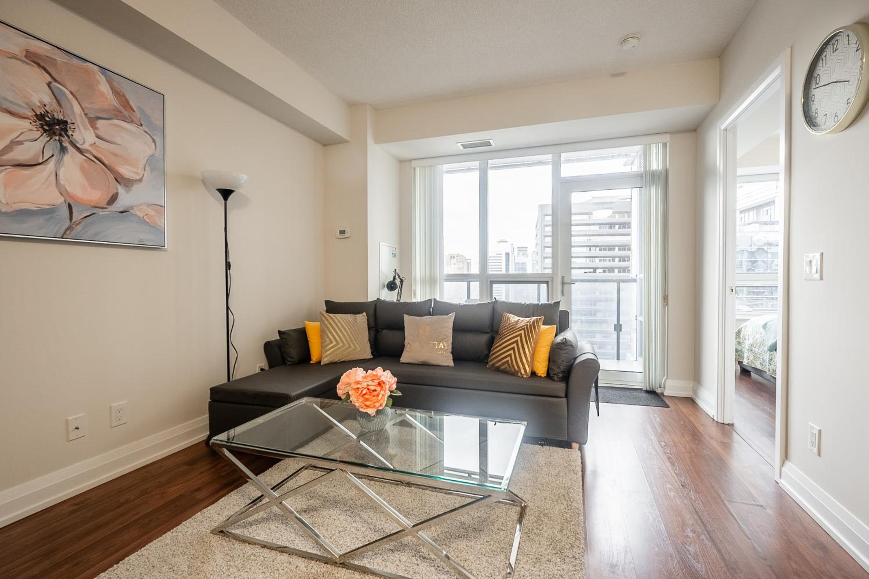 Modern 1 BR Apartment in North York Free parking