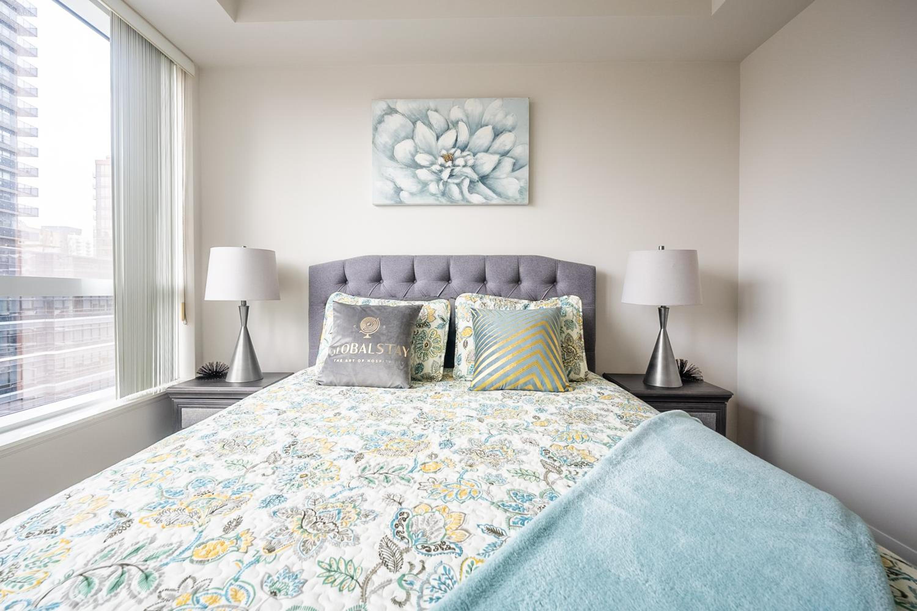 Modern 1 BR Apartment in North York Free parking