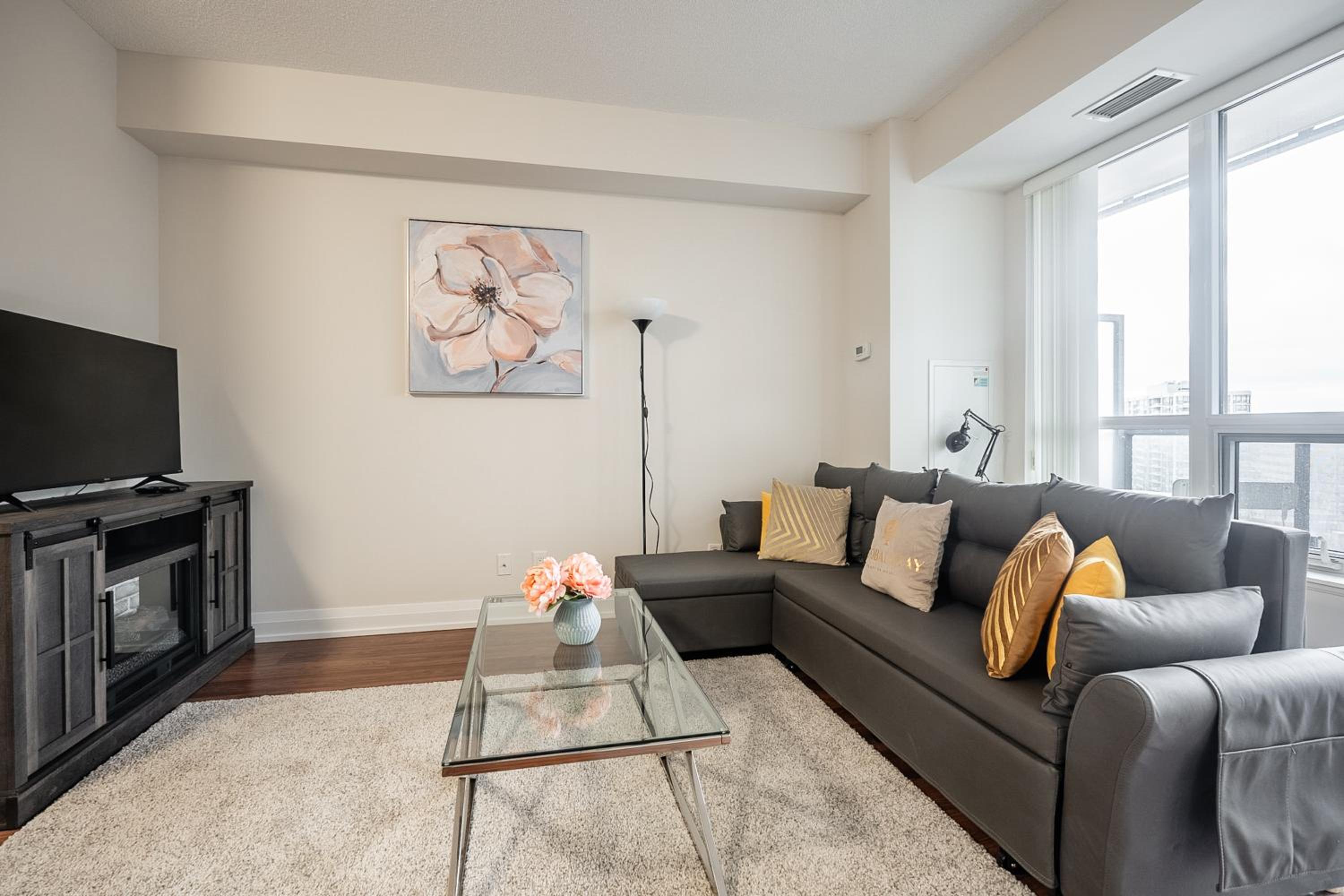 Modern 1 BR Apartment in North York Free parking