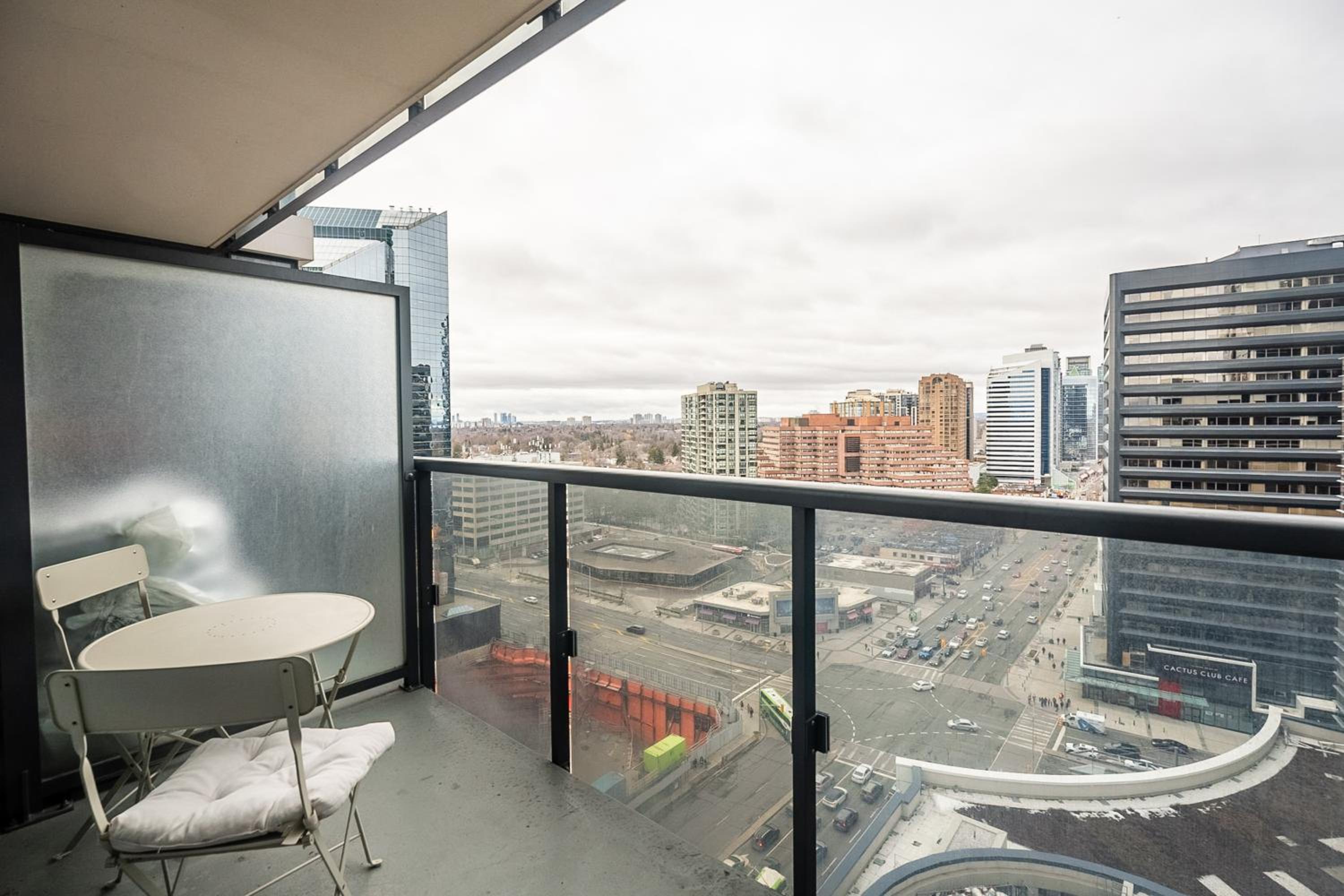 Modern 1 BR Apartment in North York Free parking