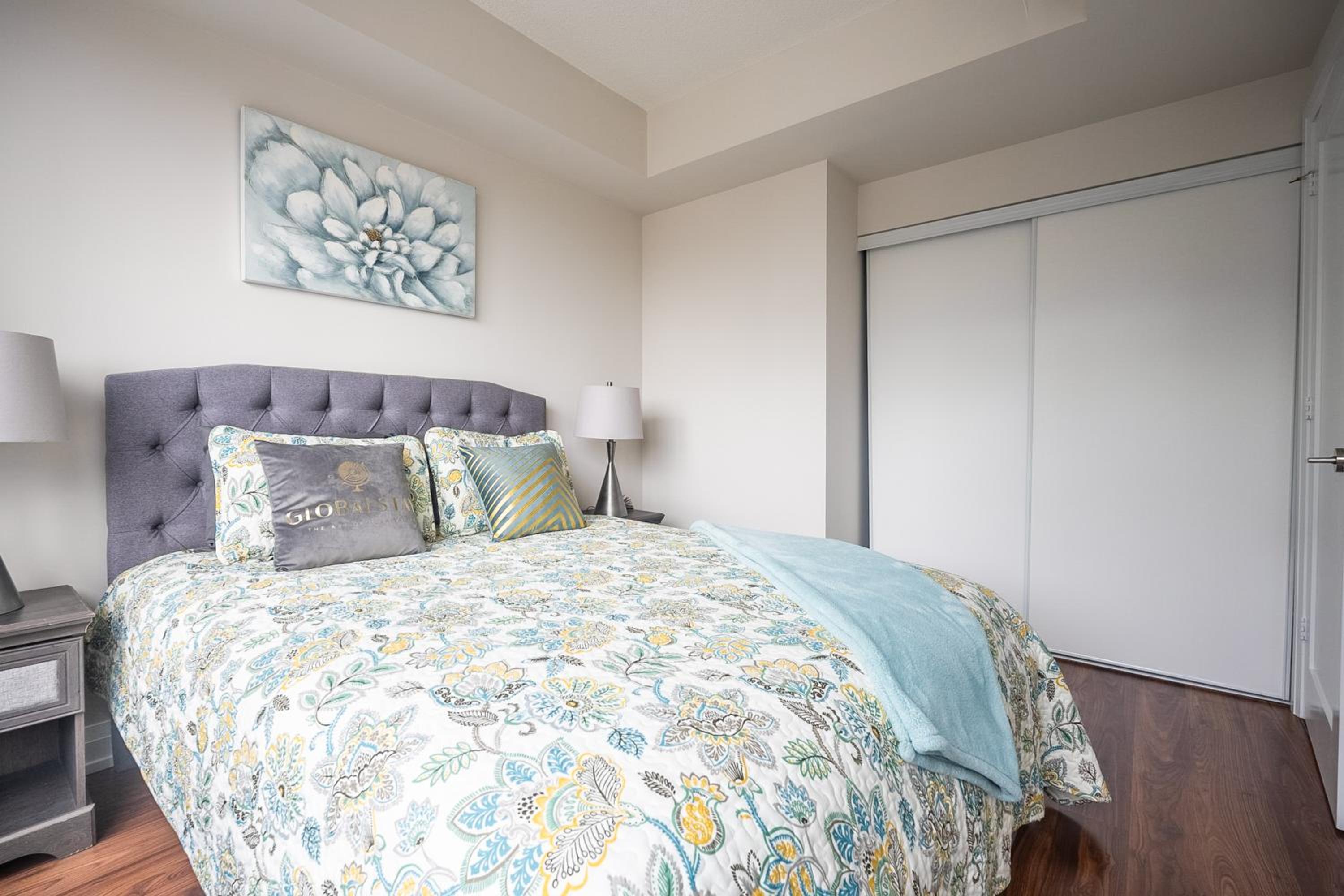 Modern 1 BR Apartment in North York Free parking