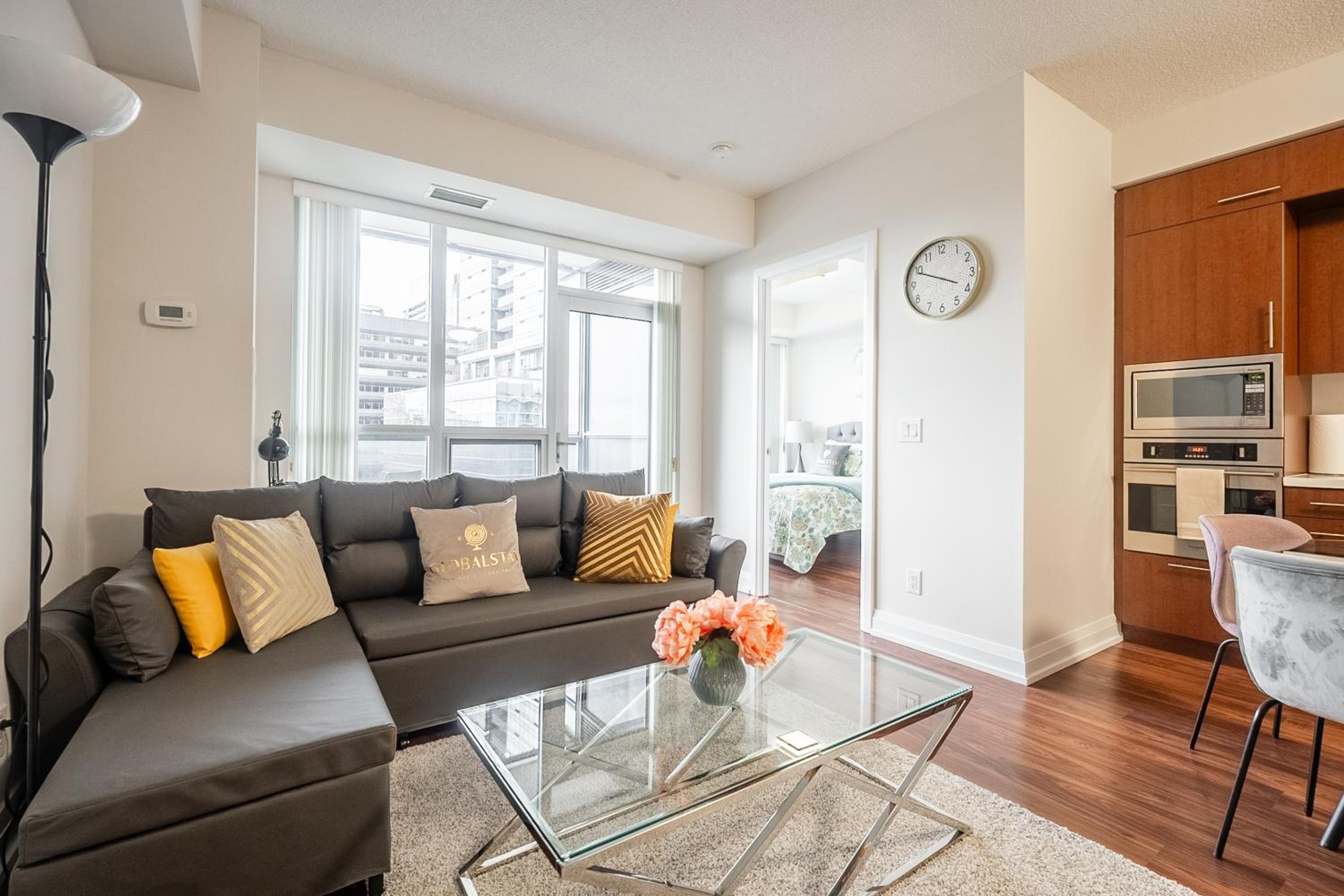 Modern 1 BR Apartment in North York Free parking