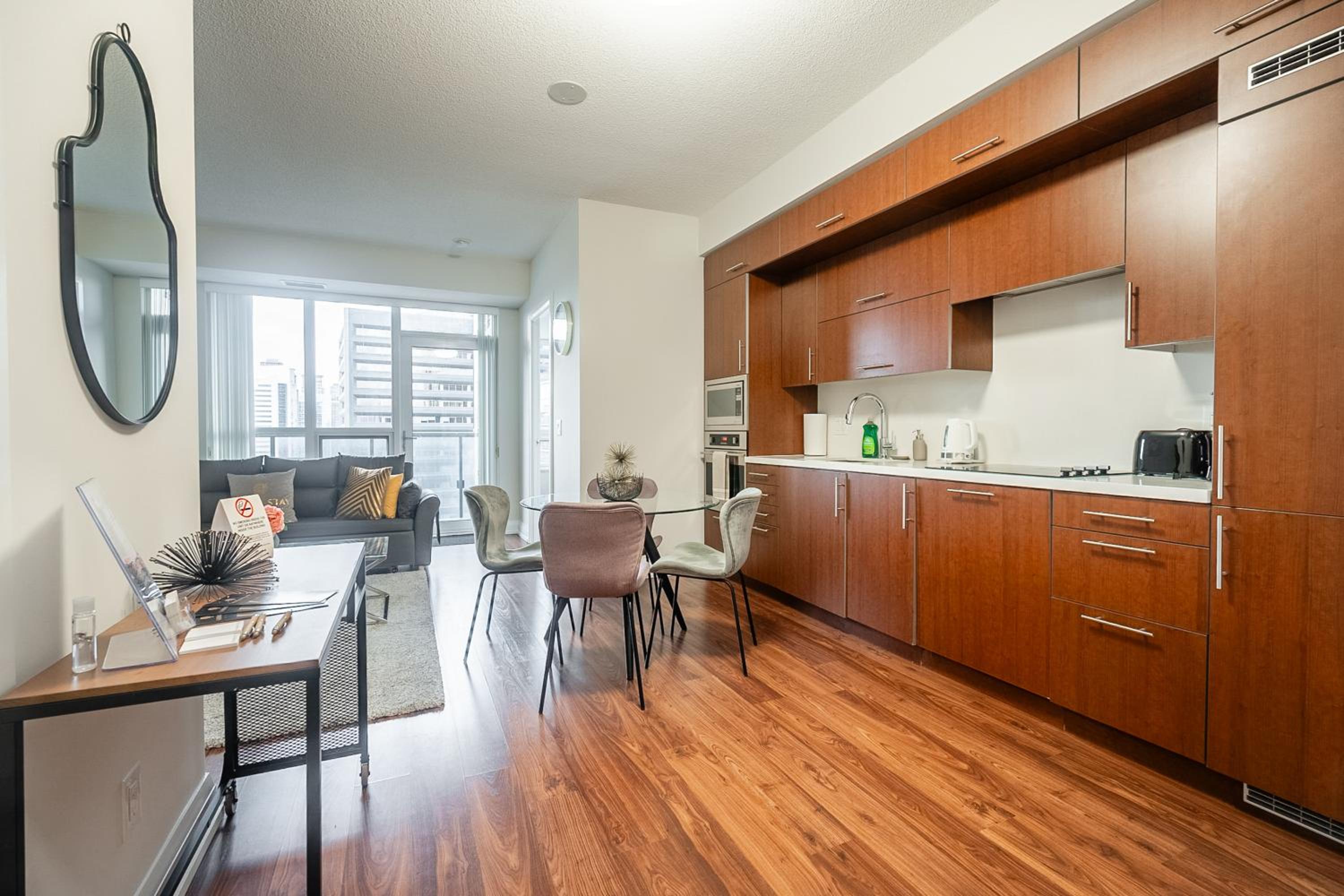 Modern 1 BR Apartment in North York Free parking