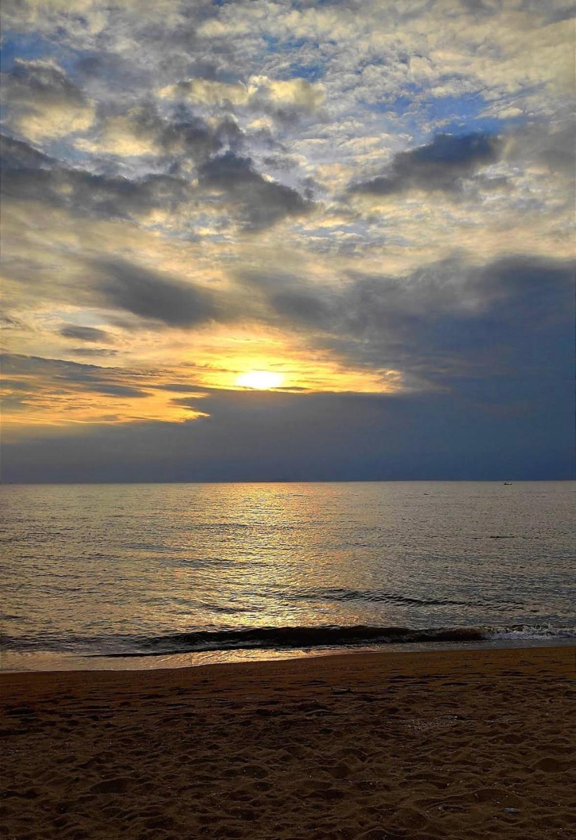 芭提雅Lumpini中天海滩海景公寓-直达海滩