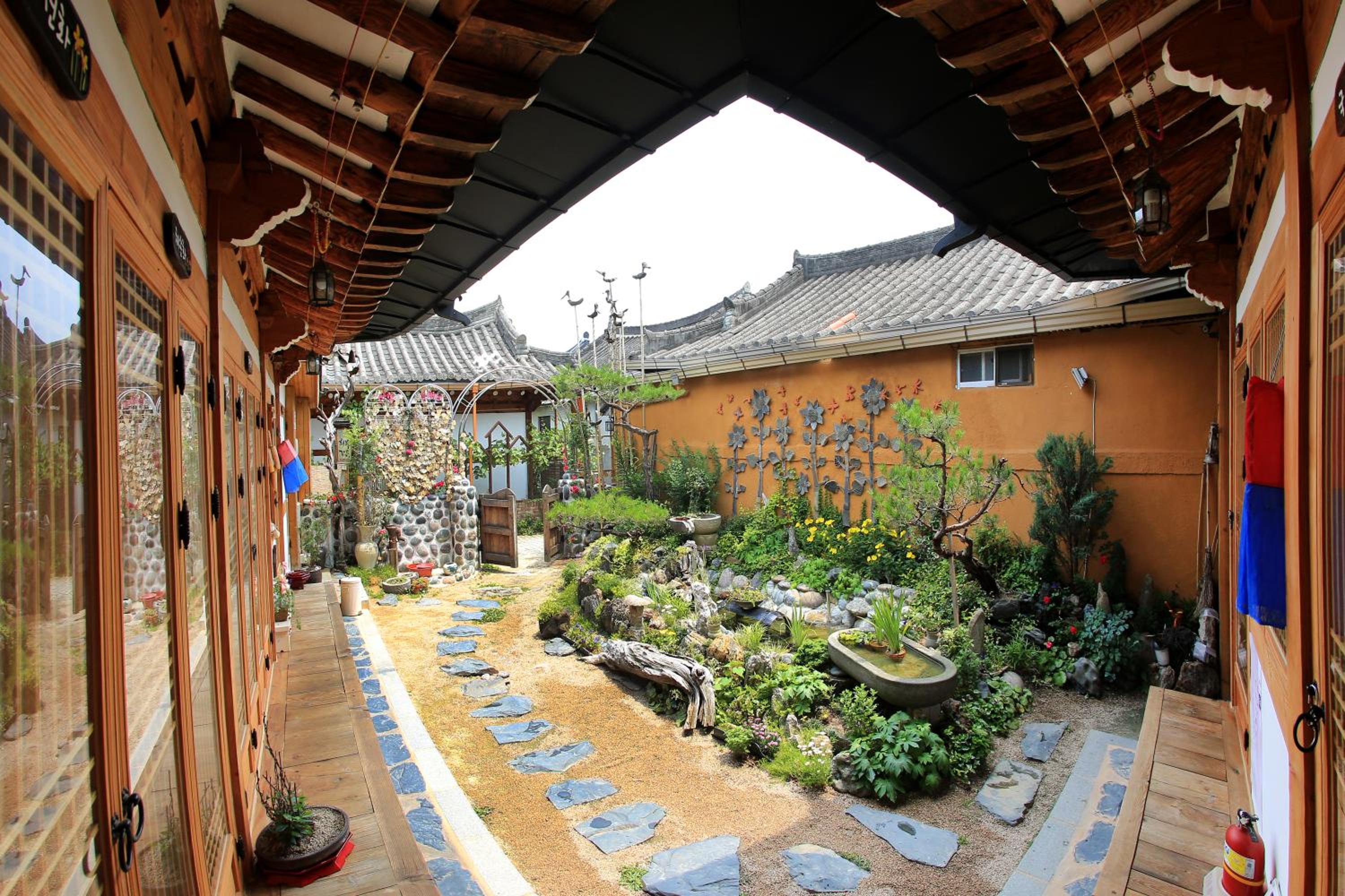 Happiness Full Hanok Guesthouse