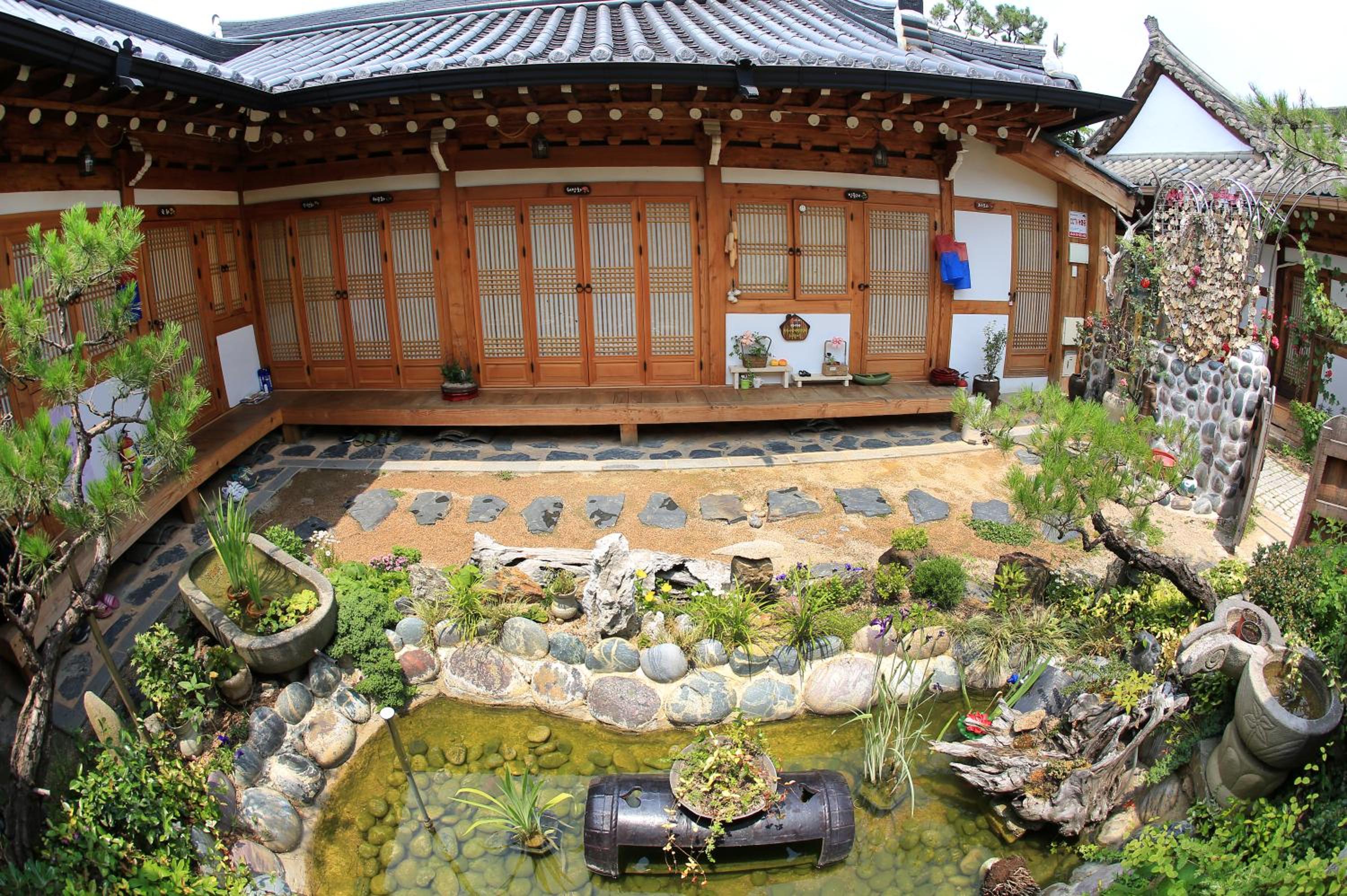 Happiness Full Hanok Guesthouse
