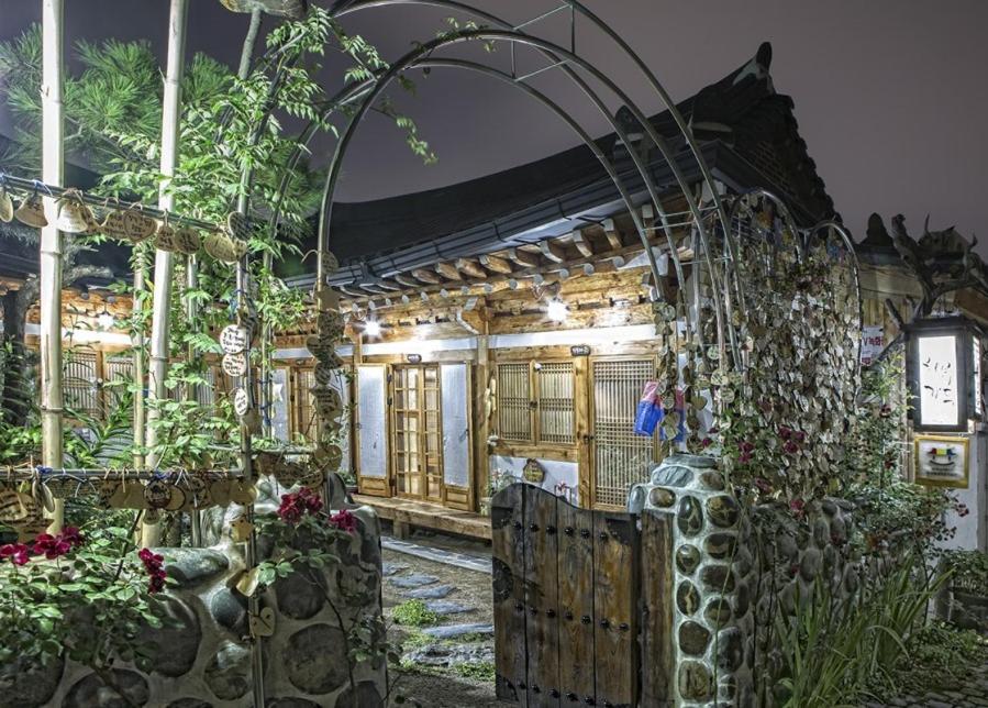 Happiness Full Hanok Guesthouse